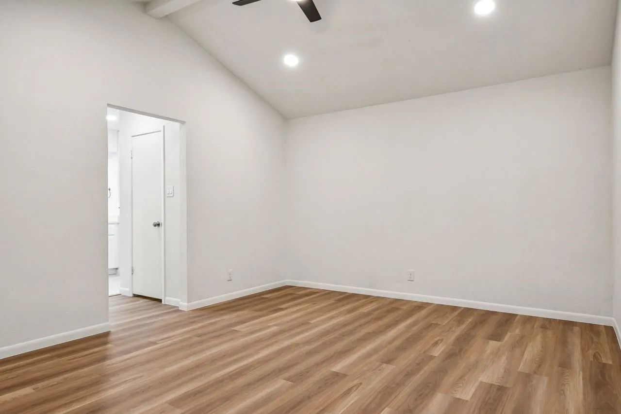 Single Family Residence For Sale in Tarrant County , 3529 Kelvin Avenue, Fort Worth, Texas 76133, 5 Bedroom, 3 Bathroom, 2 Garage spaces, 2,478 Sqft, built in 1977, mls#21343359, Real Estate Agent in Fort Worth, Homes For Sale in Tarrant county, Homes For Sale in Fort Worth, Realtor in Fort Worth Texas, Real Estate Brokerage Independent Realty Texas, Luminita Cordes Realtor