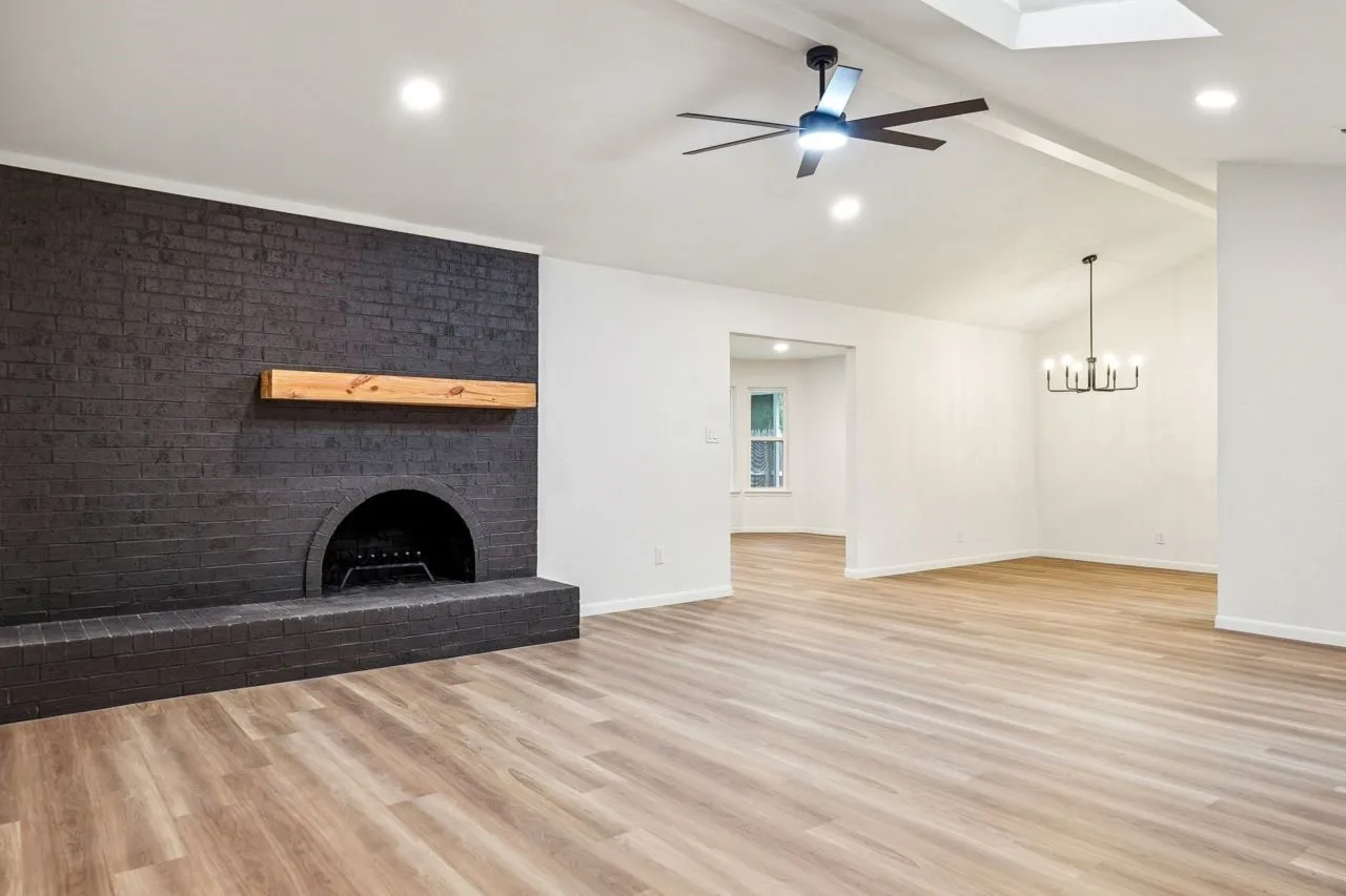 Single Family Residence For Sale in Tarrant County , 3529 Kelvin Avenue, Fort Worth, Texas 76133, 5 Bedroom, 3 Bathroom, 2 Garage spaces, 2,478 Sqft, built in 1977, mls#21343359, Real Estate Agent in Fort Worth, Homes For Sale in Tarrant county, Homes For Sale in Fort Worth, Realtor in Fort Worth Texas, Real Estate Brokerage Independent Realty Texas, Luminita Cordes Realtor