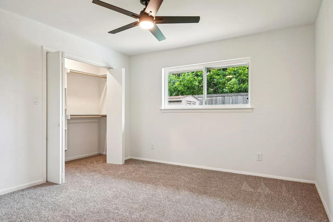 Single Family Residence For Sale in Tarrant County , 3529 Kelvin Avenue, Fort Worth, Texas 76133, 5 Bedroom, 3 Bathroom, 2 Garage spaces, 2,478 Sqft, built in 1977, mls#21343359, Real Estate Agent in Fort Worth, Homes For Sale in Tarrant county, Homes For Sale in Fort Worth, Realtor in Fort Worth Texas, Real Estate Brokerage Independent Realty Texas, Luminita Cordes Realtor