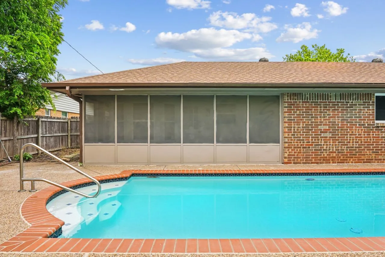 Single Family Residence For Sale in Tarrant County , 3529 Kelvin Avenue, Fort Worth, Texas 76133, 5 Bedroom, 3 Bathroom, 2 Garage spaces, 2,478 Sqft, built in 1977, mls#21343359, Real Estate Agent in Fort Worth, Homes For Sale in Tarrant county, Homes For Sale in Fort Worth, Realtor in Fort Worth Texas, Real Estate Brokerage Independent Realty Texas, Luminita Cordes Realtor