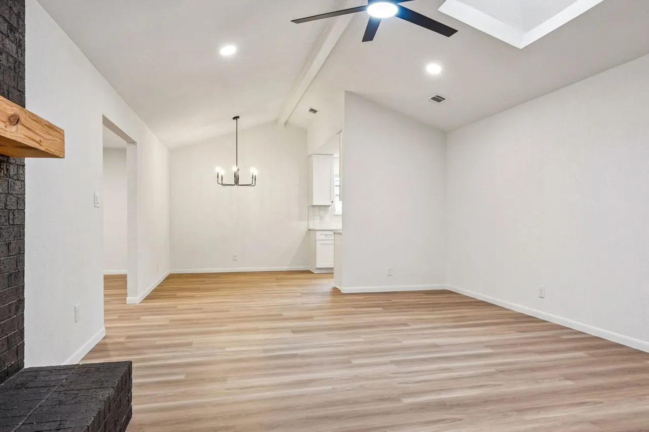 Single Family Residence For Sale in Tarrant County , 3529 Kelvin Avenue, Fort Worth, Texas 76133, 5 Bedroom, 3 Bathroom, 2 Garage spaces, 2,478 Sqft, built in 1977, mls#21343359, Real Estate Agent in Fort Worth, Homes For Sale in Tarrant county, Homes For Sale in Fort Worth, Realtor in Fort Worth Texas, Real Estate Brokerage Independent Realty Texas, Luminita Cordes Realtor