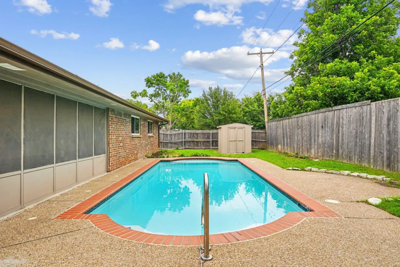 Single Family Residence For Sale in Tarrant County , 3529 Kelvin Avenue, Fort Worth, Texas 76133, 5 Bedroom, 3 Bathroom, 2 Garage spaces, 2,478 Sqft, built in 1977, mls#21343359, Real Estate Agent in Fort Worth, Homes For Sale in Tarrant county, Homes For Sale in Fort Worth, Realtor in Fort Worth Texas, Real Estate Brokerage Independent Realty Texas, Luminita Cordes Realtor