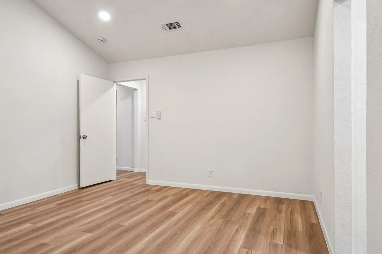 Single Family Residence For Sale in Tarrant County , 3529 Kelvin Avenue, Fort Worth, Texas 76133, 5 Bedroom, 3 Bathroom, 2 Garage spaces, 2,478 Sqft, built in 1977, mls#21343359, Real Estate Agent in Fort Worth, Homes For Sale in Tarrant county, Homes For Sale in Fort Worth, Realtor in Fort Worth Texas, Real Estate Brokerage Independent Realty Texas, Luminita Cordes Realtor