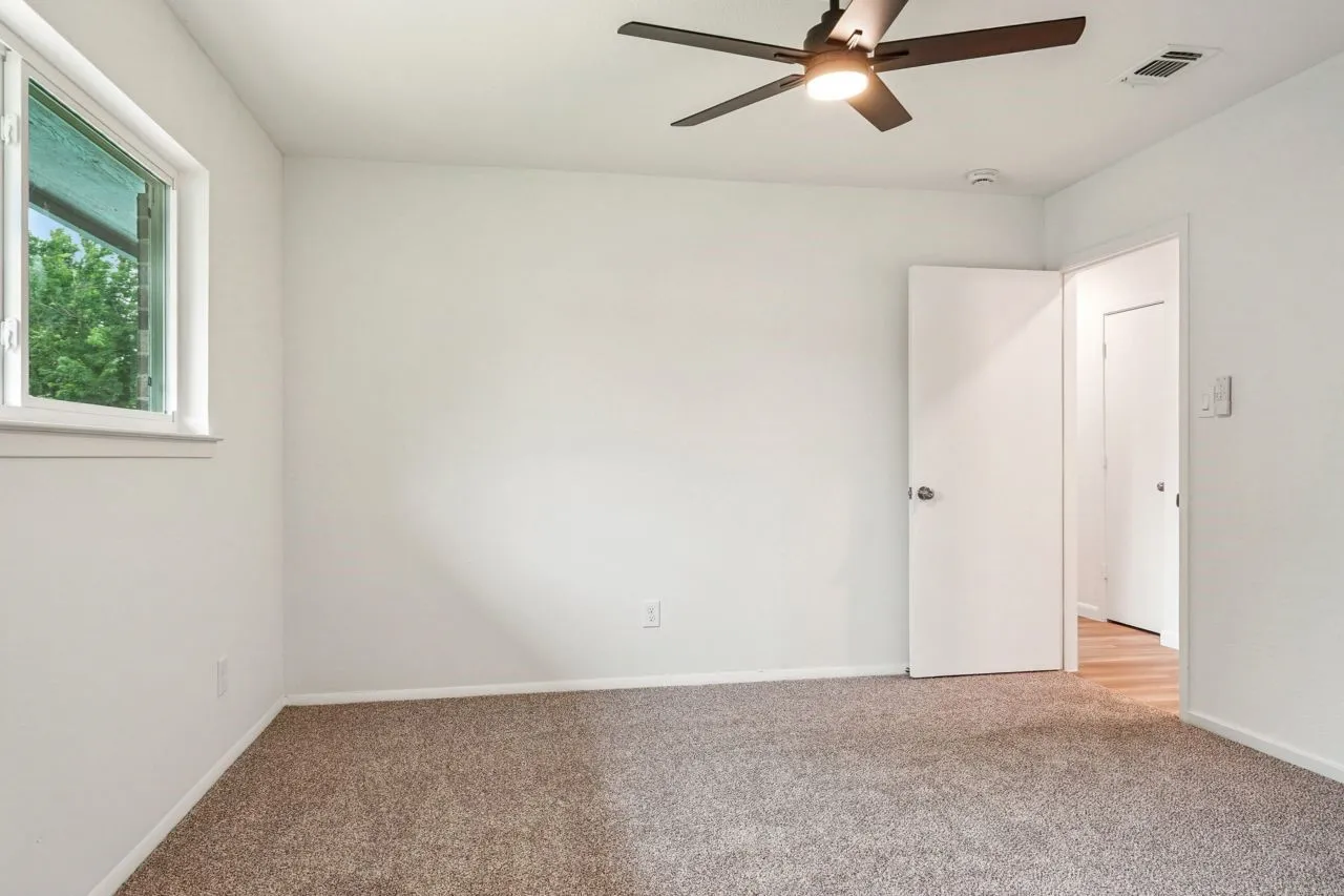 Single Family Residence For Sale in Tarrant County , 3529 Kelvin Avenue, Fort Worth, Texas 76133, 5 Bedroom, 3 Bathroom, 2 Garage spaces, 2,478 Sqft, built in 1977, mls#21343359, Real Estate Agent in Fort Worth, Homes For Sale in Tarrant county, Homes For Sale in Fort Worth, Realtor in Fort Worth Texas, Real Estate Brokerage Independent Realty Texas, Luminita Cordes Realtor