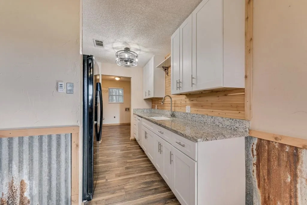 Single Family Residence For Sale in Ellis County , 220 Crump Circle, Red Oak, Texas 75154, 4 Bedroom, 2 Bathroom, Garage spaces, 1,858 Sqft, built in 1987, mls#21342213, Real Estate Agent in Red Oak, Homes For Sale in Ellis county, Homes For Sale in Red Oak, Realtor in Red Oak Texas, Real Estate Brokerage Independent Realty Texas, Luminita Cordes Realtor