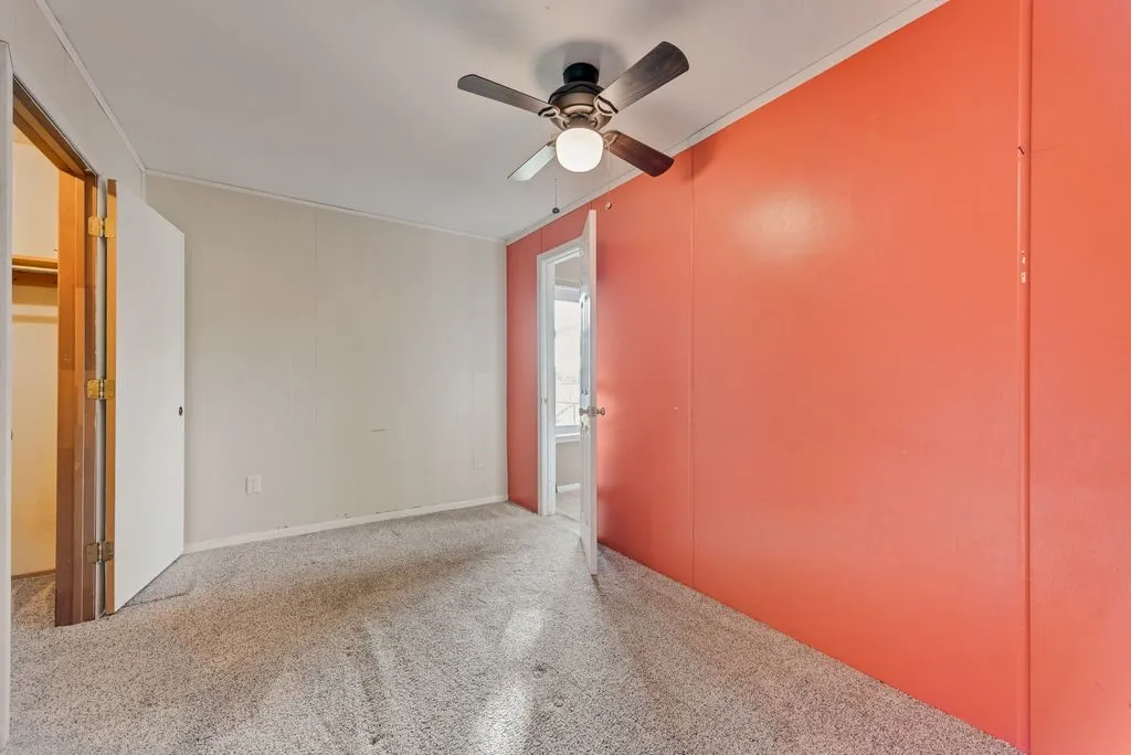Single Family Residence For Sale in Ellis County , 220 Crump Circle, Red Oak, Texas 75154, 4 Bedroom, 2 Bathroom, Garage spaces, 1,858 Sqft, built in 1987, mls#21342213, Real Estate Agent in Red Oak, Homes For Sale in Ellis county, Homes For Sale in Red Oak, Realtor in Red Oak Texas, Real Estate Brokerage Independent Realty Texas, Luminita Cordes Realtor