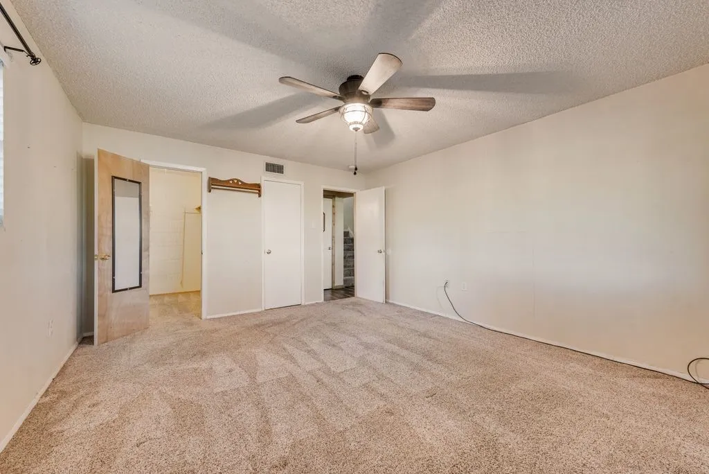 Single Family Residence For Sale in Ellis County , 220 Crump Circle, Red Oak, Texas 75154, 4 Bedroom, 2 Bathroom, Garage spaces, 1,858 Sqft, built in 1987, mls#21342213, Real Estate Agent in Red Oak, Homes For Sale in Ellis county, Homes For Sale in Red Oak, Realtor in Red Oak Texas, Real Estate Brokerage Independent Realty Texas, Luminita Cordes Realtor