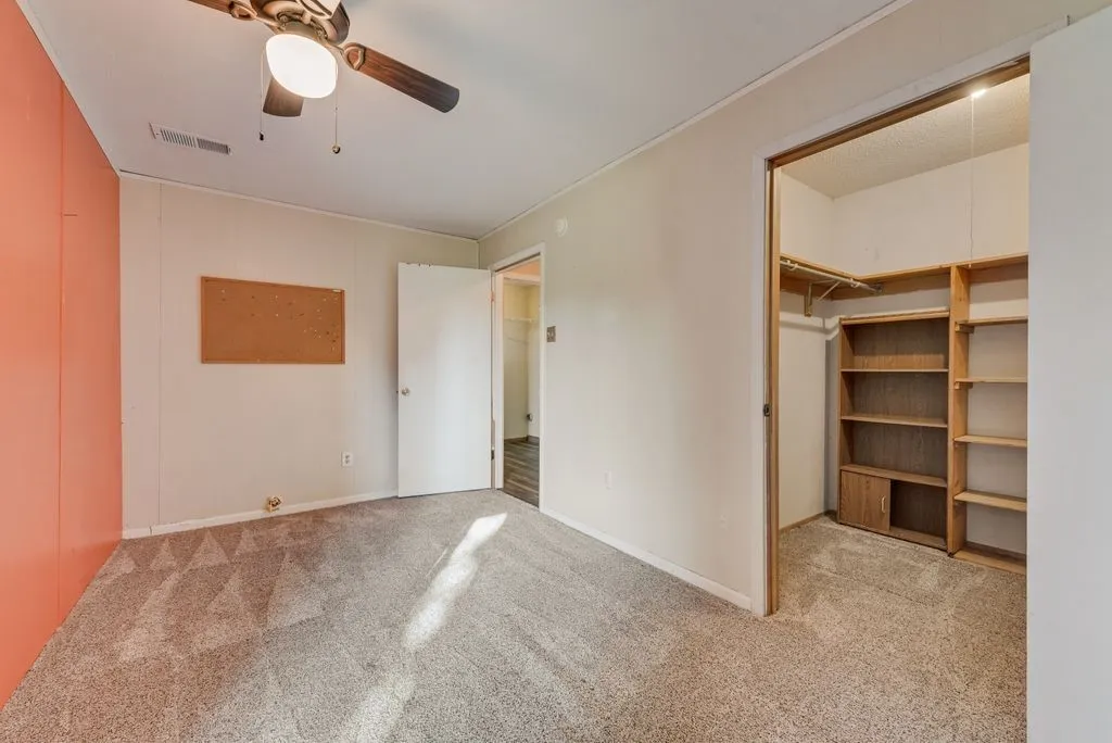 Single Family Residence For Sale in Ellis County , 220 Crump Circle, Red Oak, Texas 75154, 4 Bedroom, 2 Bathroom, Garage spaces, 1,858 Sqft, built in 1987, mls#21342213, Real Estate Agent in Red Oak, Homes For Sale in Ellis county, Homes For Sale in Red Oak, Realtor in Red Oak Texas, Real Estate Brokerage Independent Realty Texas, Luminita Cordes Realtor