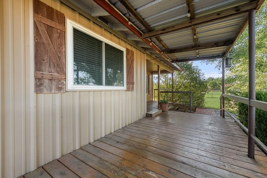Single Family Residence For Sale in Ellis County , 220 Crump Circle, Red Oak, Texas 75154, 4 Bedroom, 2 Bathroom, Garage spaces, 1,858 Sqft, built in 1987, mls#21342213, Real Estate Agent in Red Oak, Homes For Sale in Ellis county, Homes For Sale in Red Oak, Realtor in Red Oak Texas, Real Estate Brokerage Independent Realty Texas, Luminita Cordes Realtor