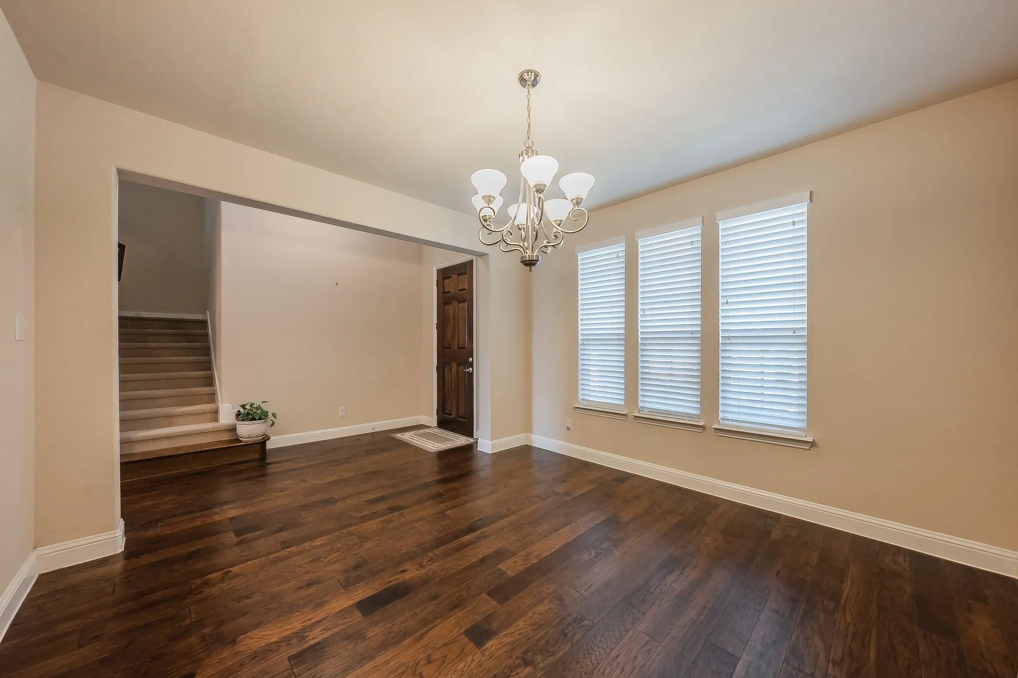 Single Family Residence For Rent in Denton County , 15505 Bluffdale Drive, Fort Worth, Texas 76262, 4 Bedroom, 4 Bathroom, Garage spaces, 2,706 Sqft, built in 2015, mls#21343164, Real Estate Agent in Fort Worth, Homes For Rent in Denton county, Homes For Rent in Fort Worth, Realtor in Fort Worth Texas, Real Estate Brokerage Independent Realty Texas, Luminita Cordes Realtor