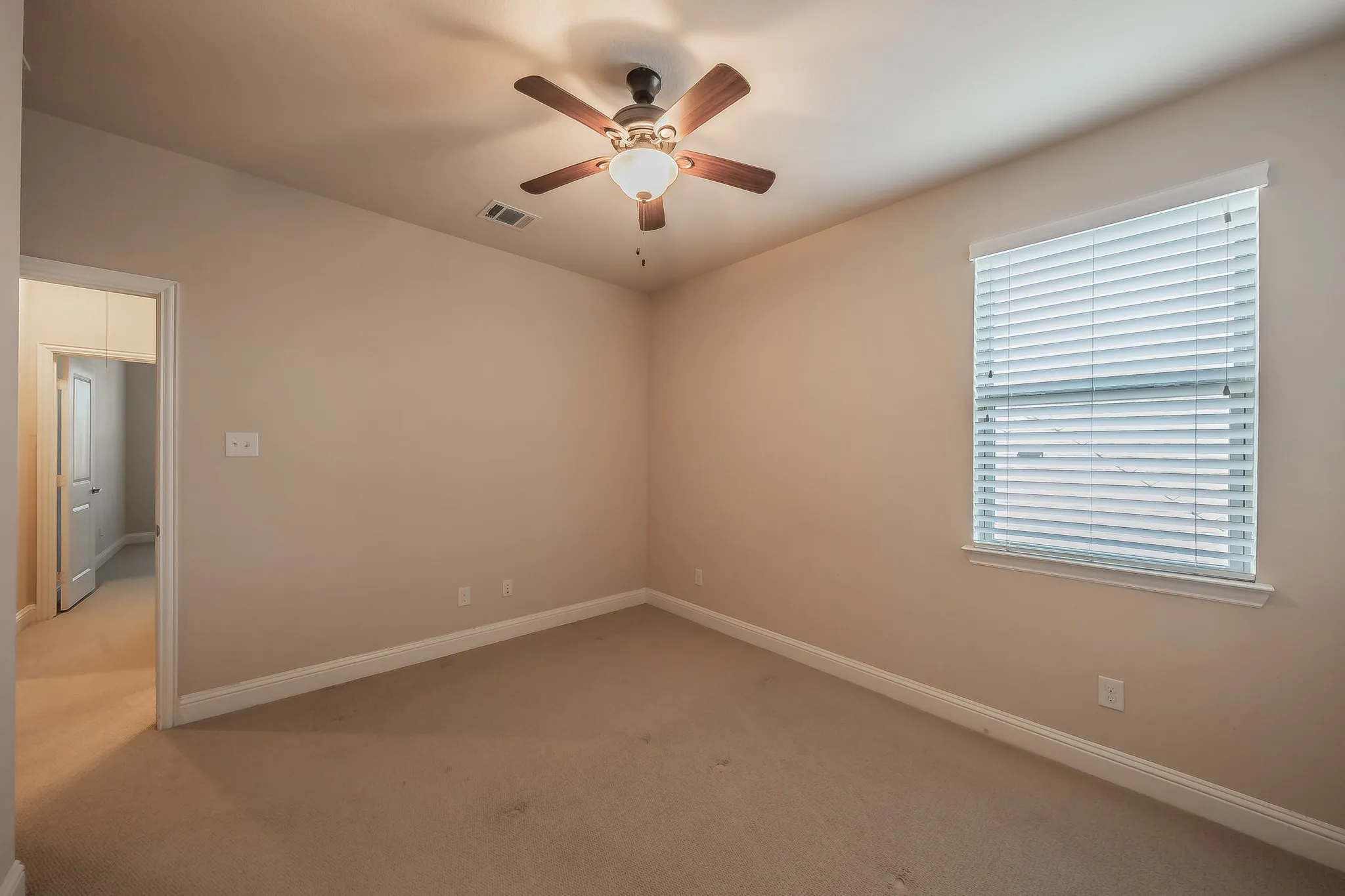 Single Family Residence For Rent in Denton County , 15505 Bluffdale Drive, Fort Worth, Texas 76262, 4 Bedroom, 4 Bathroom, Garage spaces, 2,706 Sqft, built in 2015, mls#21343164, Real Estate Agent in Fort Worth, Homes For Rent in Denton county, Homes For Rent in Fort Worth, Realtor in Fort Worth Texas, Real Estate Brokerage Independent Realty Texas, Luminita Cordes Realtor