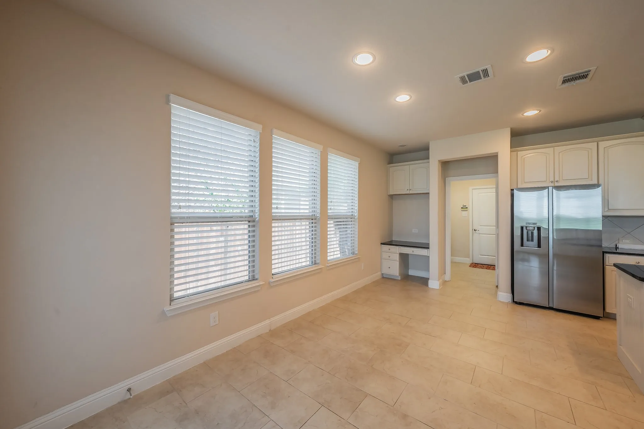 Single Family Residence For Rent in Denton County , 15505 Bluffdale Drive, Fort Worth, Texas 76262, 4 Bedroom, 4 Bathroom, Garage spaces, 2,706 Sqft, built in 2015, mls#21343164, Real Estate Agent in Fort Worth, Homes For Rent in Denton county, Homes For Rent in Fort Worth, Realtor in Fort Worth Texas, Real Estate Brokerage Independent Realty Texas, Luminita Cordes Realtor