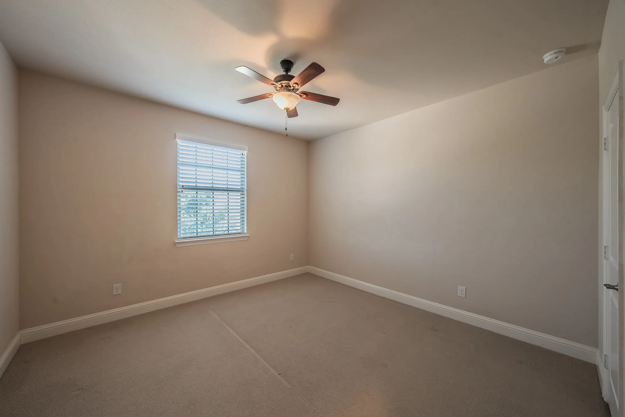 Single Family Residence For Rent in Denton County , 15505 Bluffdale Drive, Fort Worth, Texas 76262, 4 Bedroom, 4 Bathroom, Garage spaces, 2,706 Sqft, built in 2015, mls#21343164, Real Estate Agent in Fort Worth, Homes For Rent in Denton county, Homes For Rent in Fort Worth, Realtor in Fort Worth Texas, Real Estate Brokerage Independent Realty Texas, Luminita Cordes Realtor