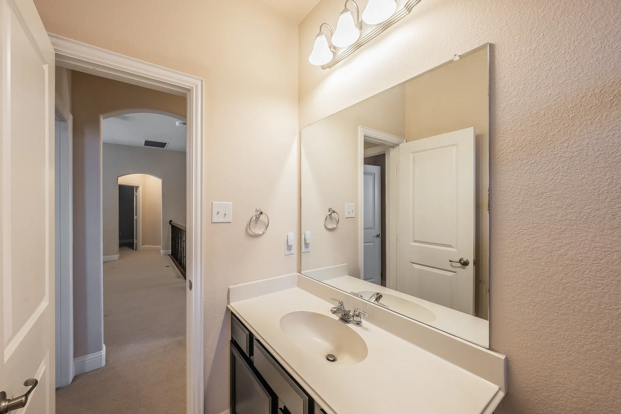 Single Family Residence For Rent in Denton County , 15505 Bluffdale Drive, Fort Worth, Texas 76262, 4 Bedroom, 4 Bathroom, Garage spaces, 2,706 Sqft, built in 2015, mls#21343164, Real Estate Agent in Fort Worth, Homes For Rent in Denton county, Homes For Rent in Fort Worth, Realtor in Fort Worth Texas, Real Estate Brokerage Independent Realty Texas, Luminita Cordes Realtor