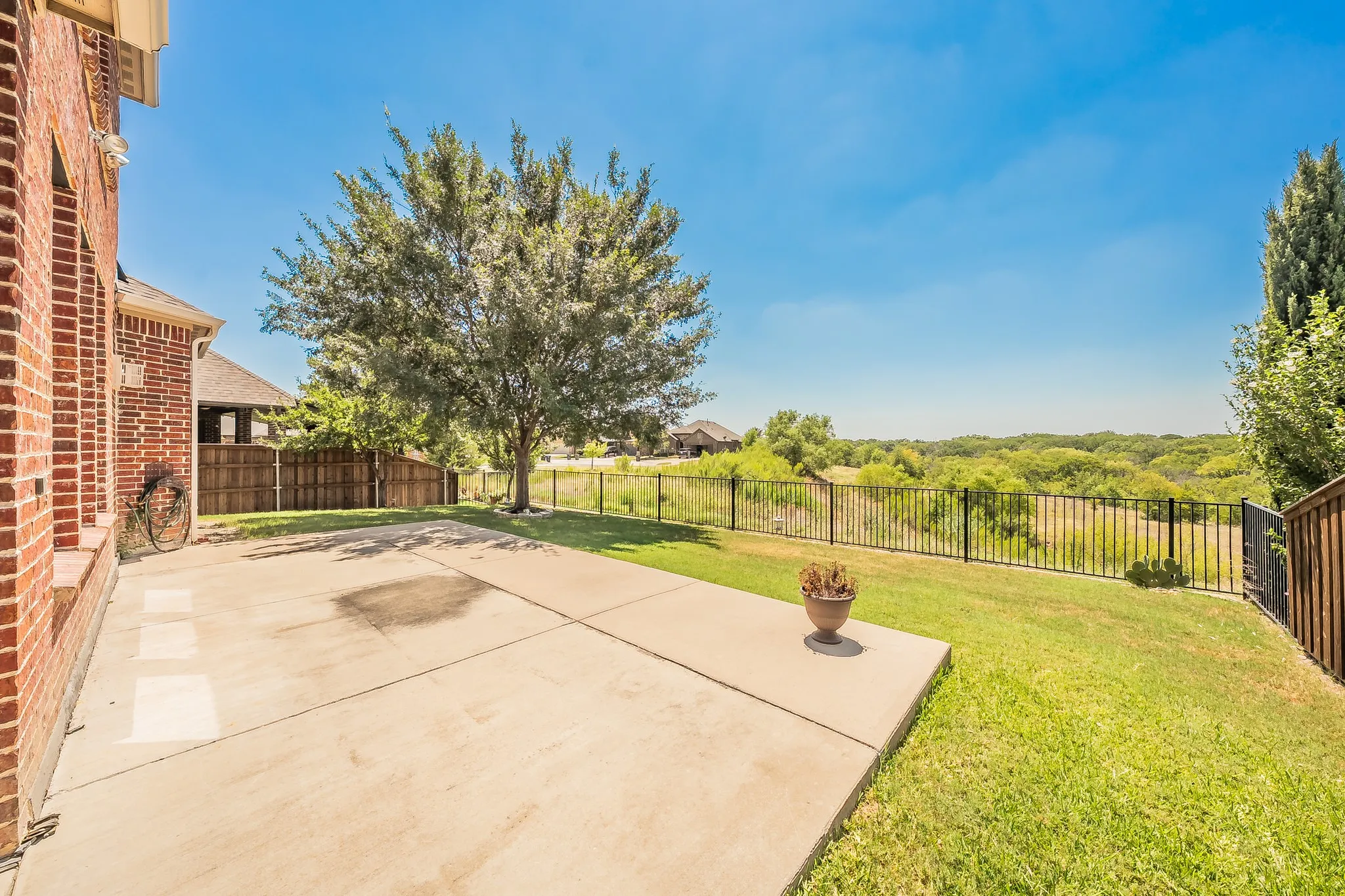 Single Family Residence For Rent in Denton County , 15505 Bluffdale Drive, Fort Worth, Texas 76262, 4 Bedroom, 4 Bathroom, Garage spaces, 2,706 Sqft, built in 2015, mls#21343164, Real Estate Agent in Fort Worth, Homes For Rent in Denton county, Homes For Rent in Fort Worth, Realtor in Fort Worth Texas, Real Estate Brokerage Independent Realty Texas, Luminita Cordes Realtor