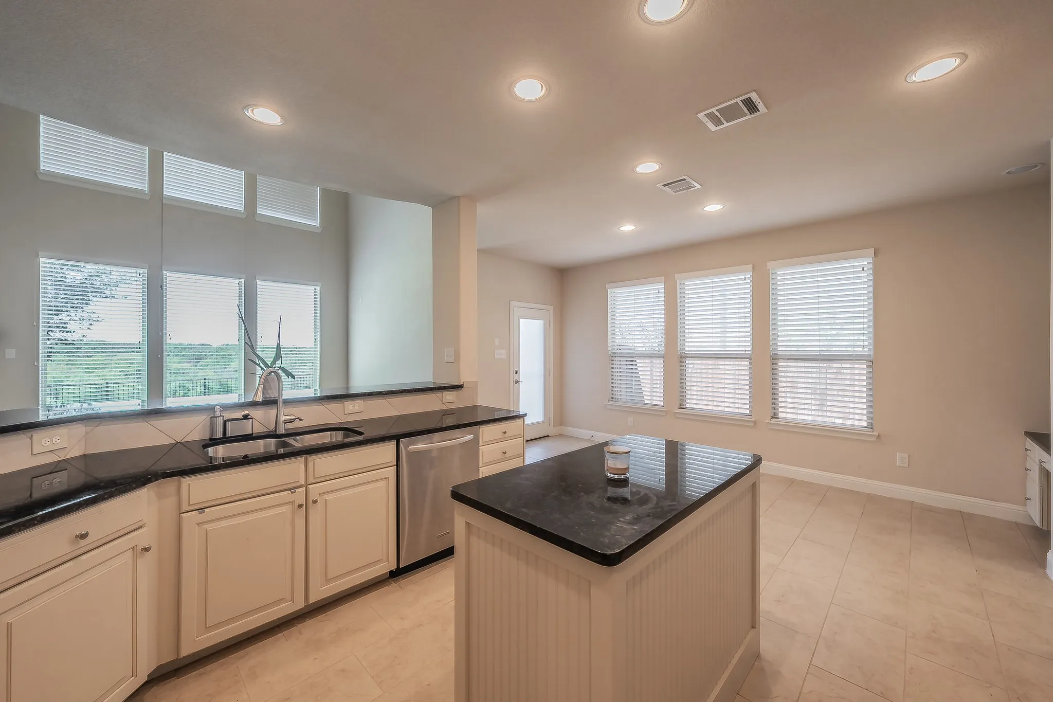 Single Family Residence For Rent in Denton County , 15505 Bluffdale Drive, Fort Worth, Texas 76262, 4 Bedroom, 4 Bathroom, Garage spaces, 2,706 Sqft, built in 2015, mls#21343164, Real Estate Agent in Fort Worth, Homes For Rent in Denton county, Homes For Rent in Fort Worth, Realtor in Fort Worth Texas, Real Estate Brokerage Independent Realty Texas, Luminita Cordes Realtor