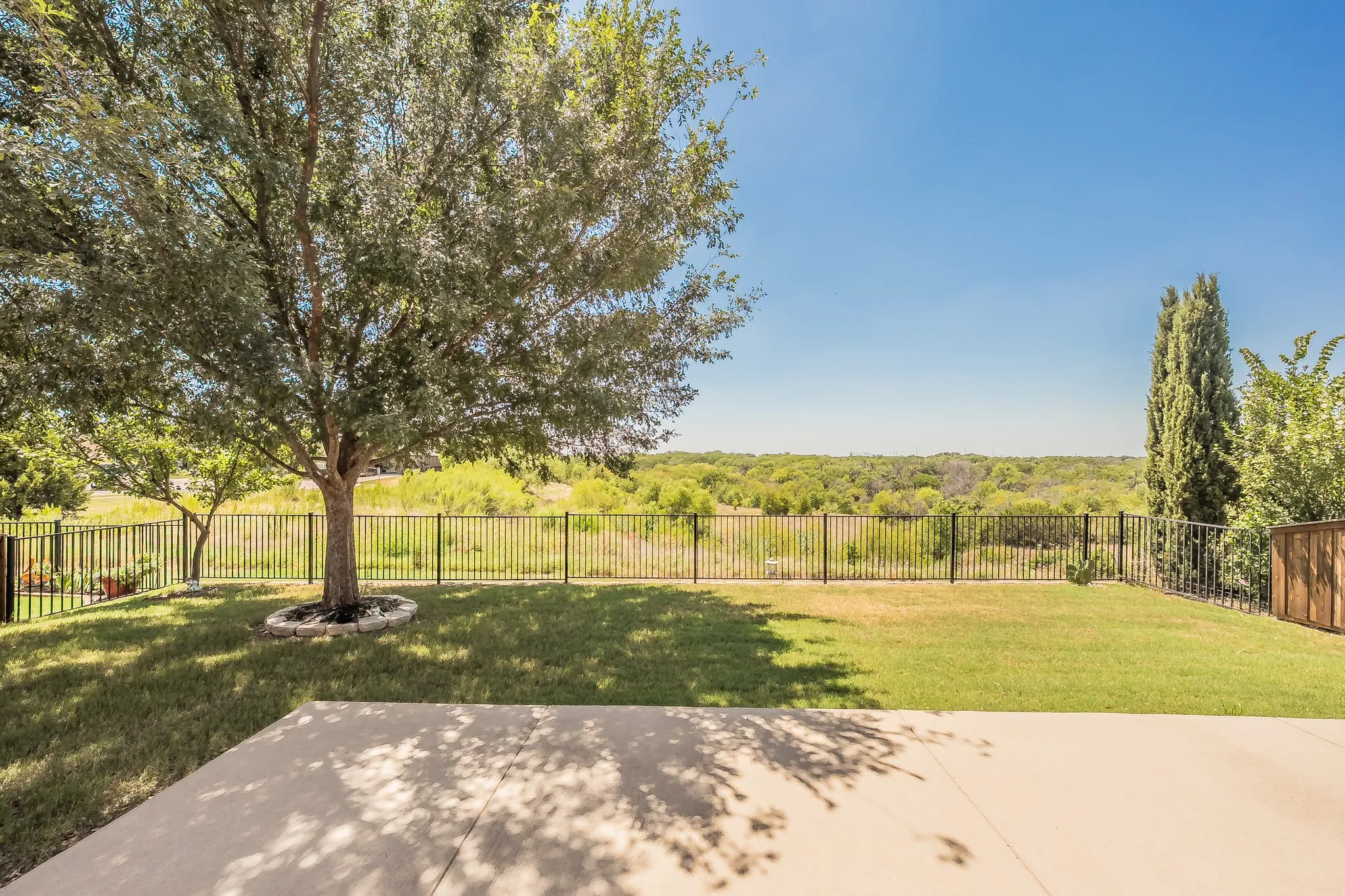 Single Family Residence For Rent in Denton County , 15505 Bluffdale Drive, Fort Worth, Texas 76262, 4 Bedroom, 4 Bathroom, Garage spaces, 2,706 Sqft, built in 2015, mls#21343164, Real Estate Agent in Fort Worth, Homes For Rent in Denton county, Homes For Rent in Fort Worth, Realtor in Fort Worth Texas, Real Estate Brokerage Independent Realty Texas, Luminita Cordes Realtor