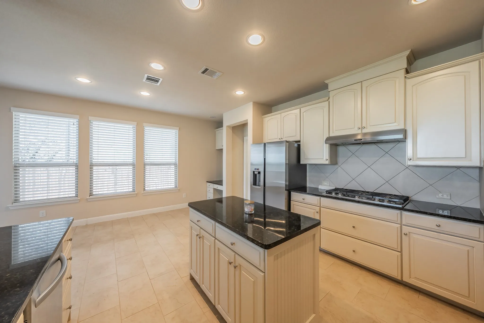Single Family Residence For Rent in Denton County , 15505 Bluffdale Drive, Fort Worth, Texas 76262, 4 Bedroom, 4 Bathroom, Garage spaces, 2,706 Sqft, built in 2015, mls#21343164, Real Estate Agent in Fort Worth, Homes For Rent in Denton county, Homes For Rent in Fort Worth, Realtor in Fort Worth Texas, Real Estate Brokerage Independent Realty Texas, Luminita Cordes Realtor