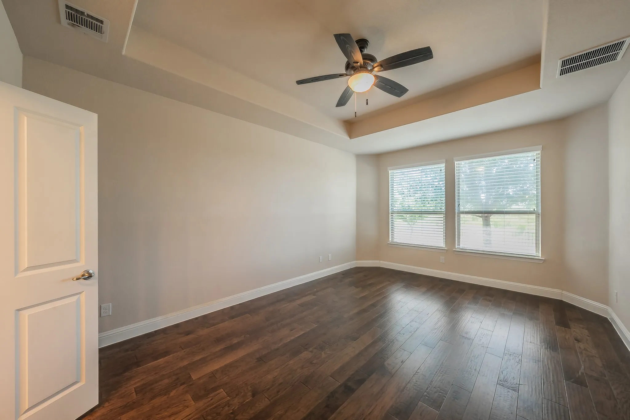 Single Family Residence For Rent in Denton County , 15505 Bluffdale Drive, Fort Worth, Texas 76262, 4 Bedroom, 4 Bathroom, Garage spaces, 2,706 Sqft, built in 2015, mls#21343164, Real Estate Agent in Fort Worth, Homes For Rent in Denton county, Homes For Rent in Fort Worth, Realtor in Fort Worth Texas, Real Estate Brokerage Independent Realty Texas, Luminita Cordes Realtor