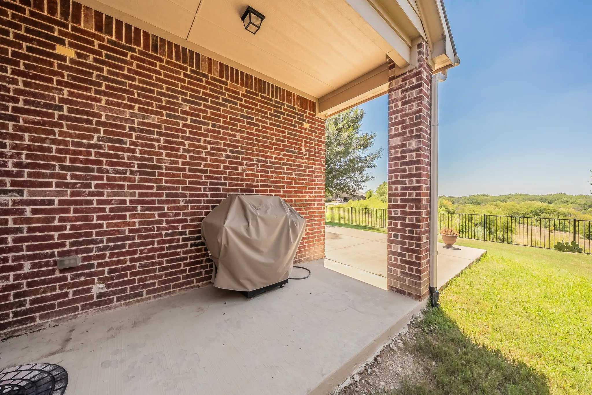 Single Family Residence For Rent in Denton County , 15505 Bluffdale Drive, Fort Worth, Texas 76262, 4 Bedroom, 4 Bathroom, Garage spaces, 2,706 Sqft, built in 2015, mls#21343164, Real Estate Agent in Fort Worth, Homes For Rent in Denton county, Homes For Rent in Fort Worth, Realtor in Fort Worth Texas, Real Estate Brokerage Independent Realty Texas, Luminita Cordes Realtor