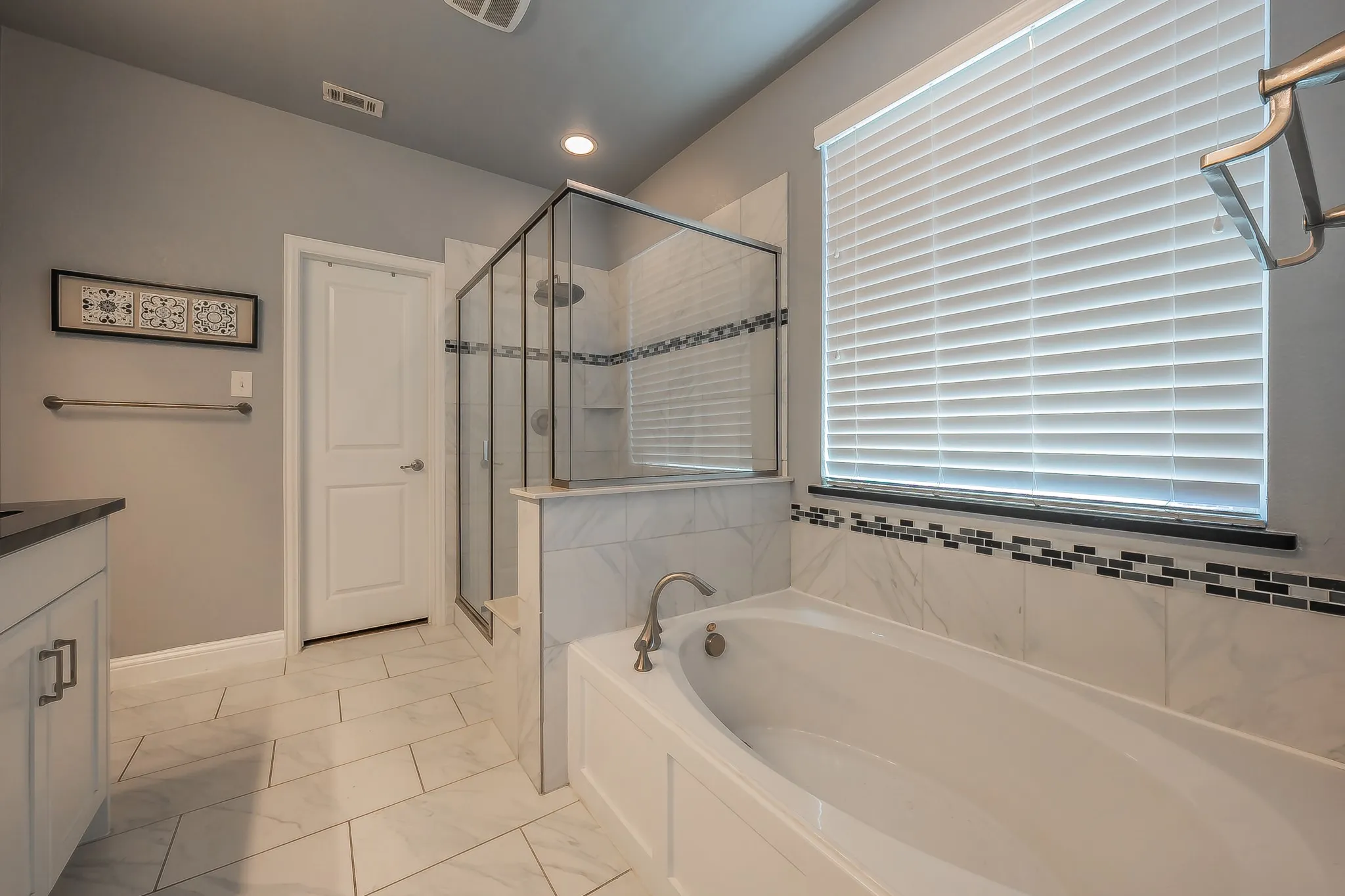 Single Family Residence For Rent in Denton County , 15505 Bluffdale Drive, Fort Worth, Texas 76262, 4 Bedroom, 4 Bathroom, Garage spaces, 2,706 Sqft, built in 2015, mls#21343164, Real Estate Agent in Fort Worth, Homes For Rent in Denton county, Homes For Rent in Fort Worth, Realtor in Fort Worth Texas, Real Estate Brokerage Independent Realty Texas, Luminita Cordes Realtor