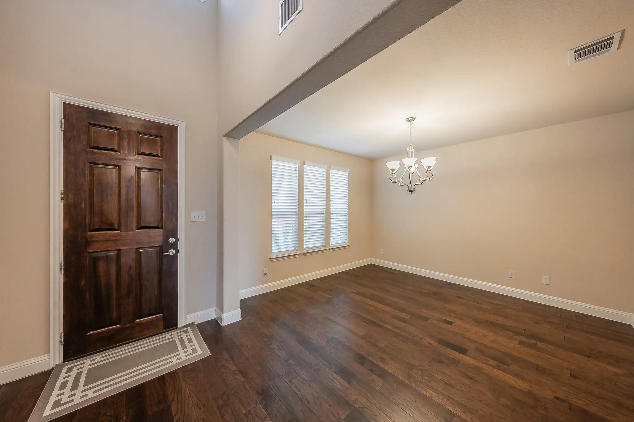 Single Family Residence For Rent in Denton County , 15505 Bluffdale Drive, Fort Worth, Texas 76262, 4 Bedroom, 4 Bathroom, Garage spaces, 2,706 Sqft, built in 2015, mls#21343164, Real Estate Agent in Fort Worth, Homes For Rent in Denton county, Homes For Rent in Fort Worth, Realtor in Fort Worth Texas, Real Estate Brokerage Independent Realty Texas, Luminita Cordes Realtor