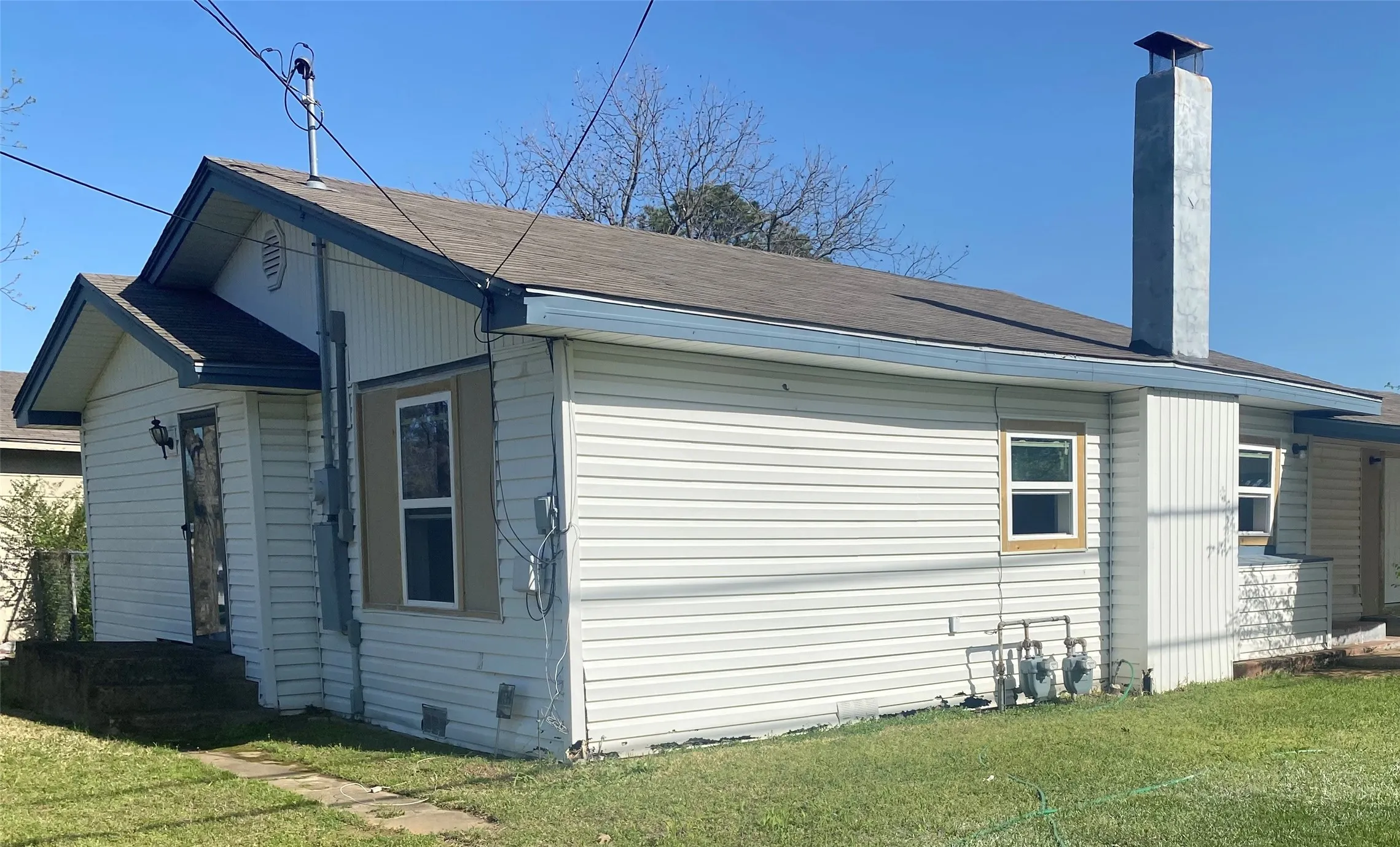 Single Family Residence For Rent in Grayson County , 2900 Mirick, Denison, Texas 75020, 4 Bedrooms, 2 Bathrooms, Garage spaces, 1,587 Sqft, built in 1940, Price $1,600, mls#21343365, Real Estate Agent in Denison, Homes For Rent in Grayson county, Homes For Rent in Denison, Realtor in Denison Texas, Real Estate Brokerage Independent Realty Texas, Luminita Cordes Realtor