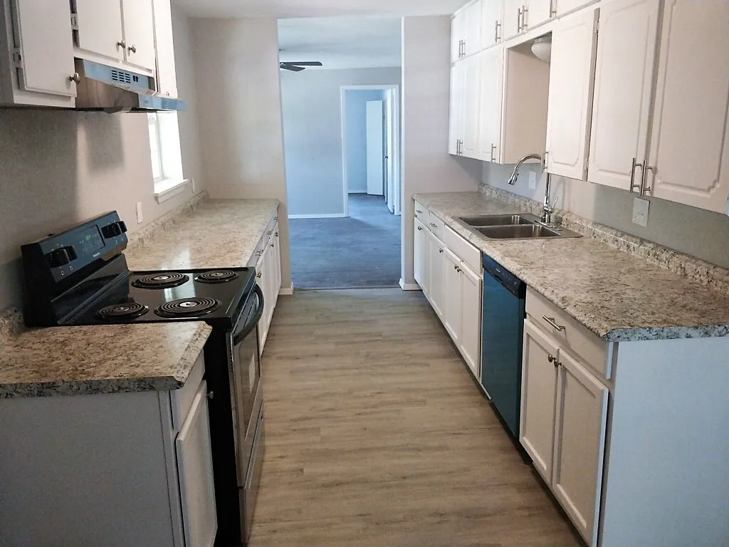 Single Family Residence For Rent in Grayson County , 2900 Mirick, Denison, Texas 75020, 4 Bedrooms, 2 Bathrooms, Garage spaces, 1,587 Sqft, built in 1940, Price $1,600, mls#21343365, Real Estate Agent in Denison, Homes For Rent in Grayson county, Homes For Rent in Denison, Realtor in Denison Texas, Real Estate Brokerage Independent Realty Texas, Luminita Cordes Realtor
