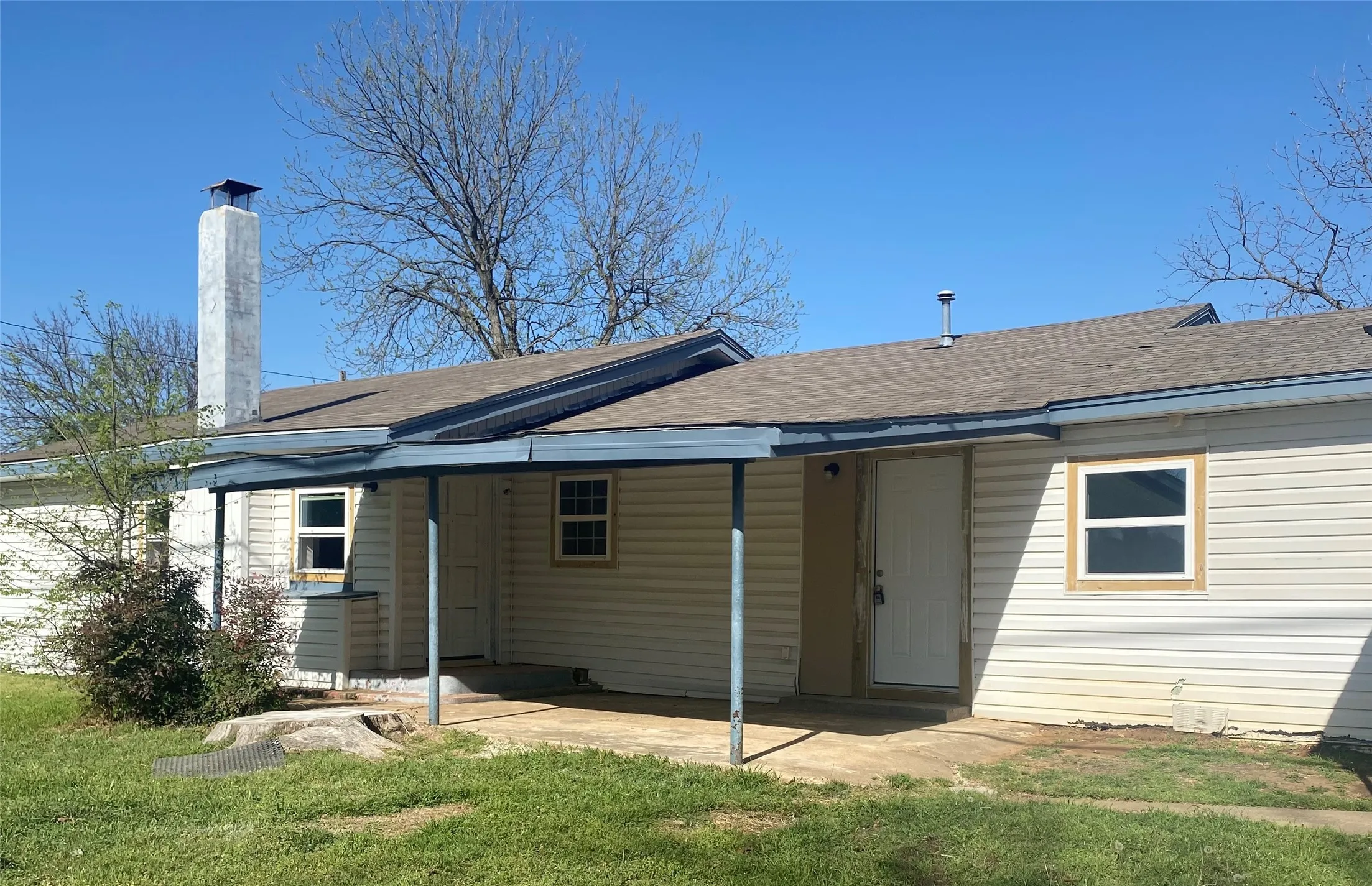 Single Family Residence For Rent in Grayson County , 2900 Mirick, Denison, Texas 75020, 4 Bedrooms, 2 Bathrooms, Garage spaces, 1,587 Sqft, built in 1940, Price $1,600, mls#21343365, Real Estate Agent in Denison, Homes For Rent in Grayson county, Homes For Rent in Denison, Realtor in Denison Texas, Real Estate Brokerage Independent Realty Texas, Luminita Cordes Realtor