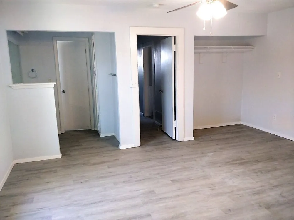 Single Family Residence For Rent in Grayson County , 2900 Mirick, Denison, Texas 75020, 4 Bedrooms, 2 Bathrooms, Garage spaces, 1,587 Sqft, built in 1940, Price $1,600, mls#21343365, Real Estate Agent in Denison, Homes For Rent in Grayson county, Homes For Rent in Denison, Realtor in Denison Texas, Real Estate Brokerage Independent Realty Texas, Luminita Cordes Realtor