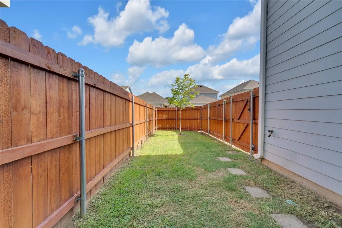 Single Family Residence For Sale in Tarrant County , 5645 Willamette Drive, Fort Worth, Texas 76119, 3 Bedroom, 3 Bathroom, 2 Garage spaces, 2,027 Sqft, built in 2022, mls#21343316, Real Estate Agent in Fort Worth, Homes For Sale in Tarrant county, Homes For Sale in Fort Worth, Realtor in Fort Worth Texas, Real Estate Brokerage Independent Realty Texas, Luminita Cordes Realtor