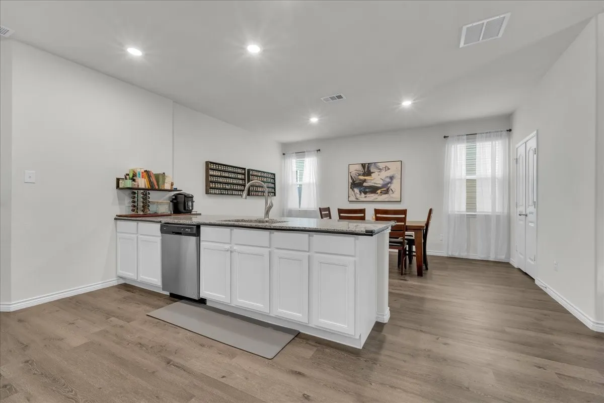 Single Family Residence For Sale in Tarrant County , 5645 Willamette Drive, Fort Worth, Texas 76119, 3 Bedroom, 3 Bathroom, 2 Garage spaces, 2,027 Sqft, built in 2022, mls#21343316, Real Estate Agent in Fort Worth, Homes For Sale in Tarrant county, Homes For Sale in Fort Worth, Realtor in Fort Worth Texas, Real Estate Brokerage Independent Realty Texas, Luminita Cordes Realtor