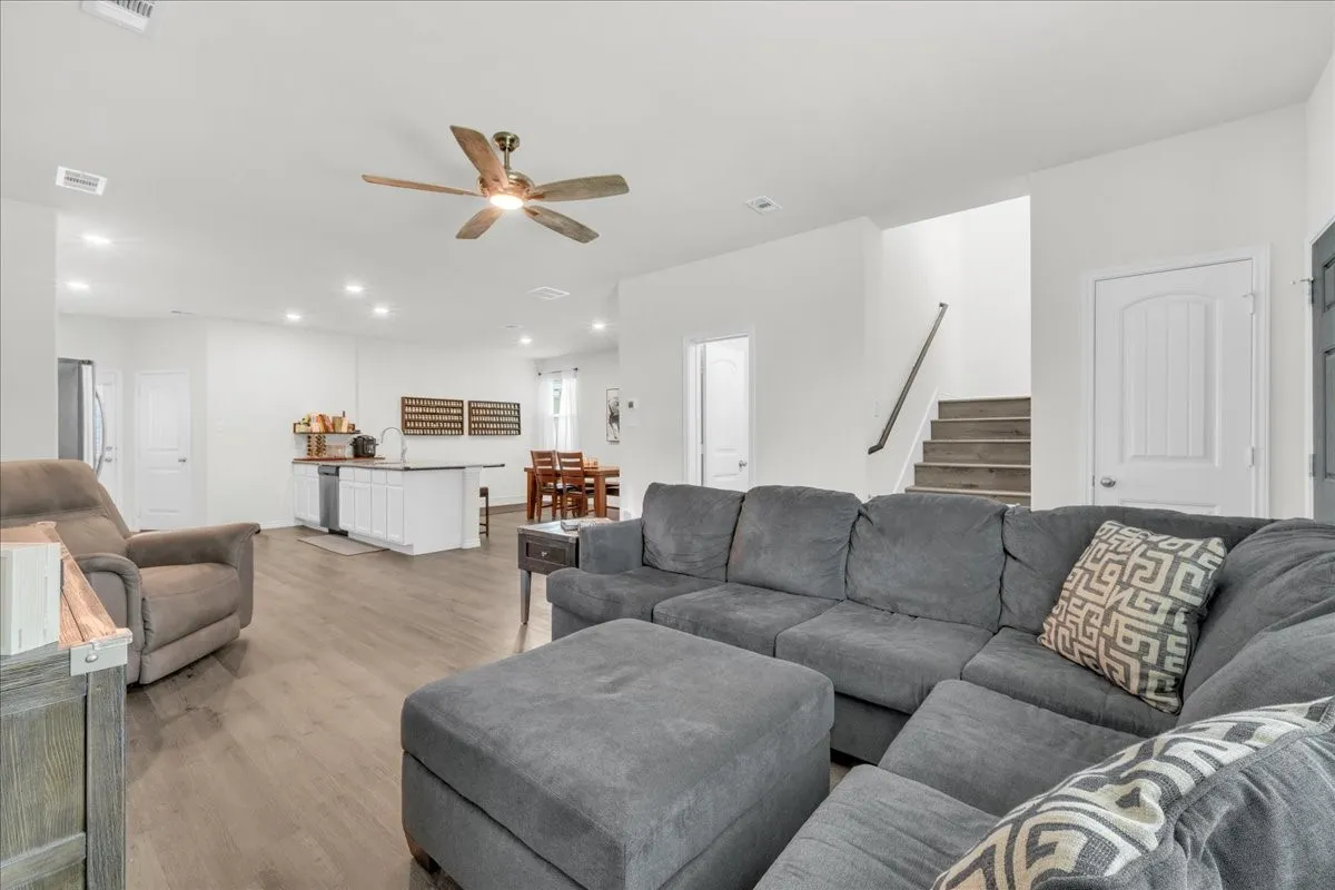 Single Family Residence For Sale in Tarrant County , 5645 Willamette Drive, Fort Worth, Texas 76119, 3 Bedroom, 3 Bathroom, 2 Garage spaces, 2,027 Sqft, built in 2022, mls#21343316, Real Estate Agent in Fort Worth, Homes For Sale in Tarrant county, Homes For Sale in Fort Worth, Realtor in Fort Worth Texas, Real Estate Brokerage Independent Realty Texas, Luminita Cordes Realtor