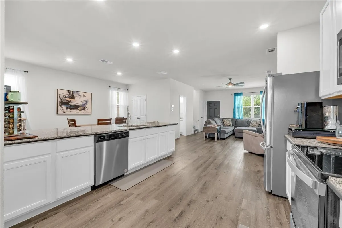 Single Family Residence For Sale in Tarrant County , 5645 Willamette Drive, Fort Worth, Texas 76119, 3 Bedroom, 3 Bathroom, 2 Garage spaces, 2,027 Sqft, built in 2022, mls#21343316, Real Estate Agent in Fort Worth, Homes For Sale in Tarrant county, Homes For Sale in Fort Worth, Realtor in Fort Worth Texas, Real Estate Brokerage Independent Realty Texas, Luminita Cordes Realtor