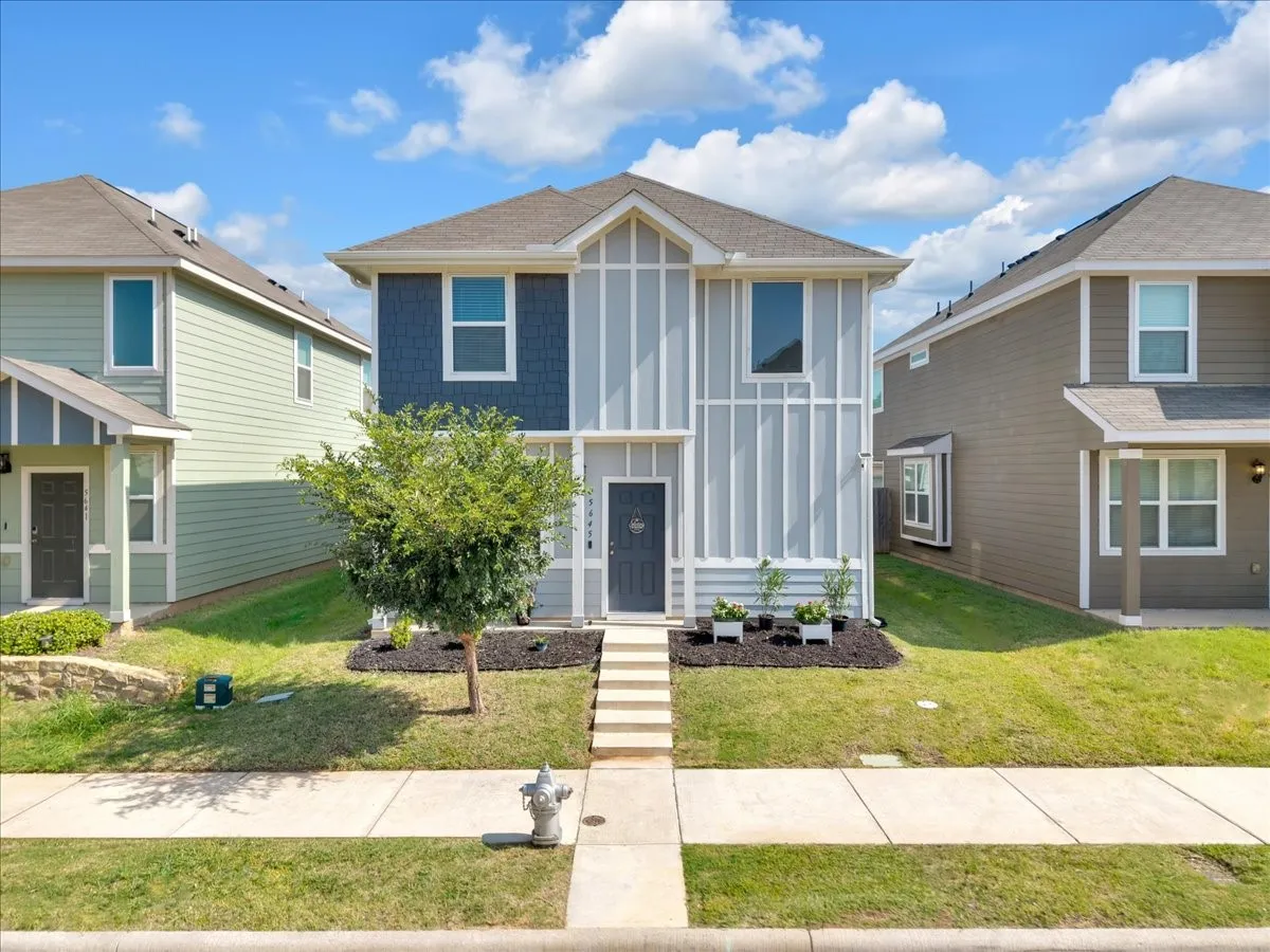 Single Family Residence For Sale in Tarrant County , 5645 Willamette Drive, Fort Worth, Texas 76119, 3 Bedroom, 3 Bathroom, 2 Garage spaces, 2,027 Sqft, built in 2022, mls#21343316, Real Estate Agent in Fort Worth, Homes For Sale in Tarrant county, Homes For Sale in Fort Worth, Realtor in Fort Worth Texas, Real Estate Brokerage Independent Realty Texas, Luminita Cordes Realtor
