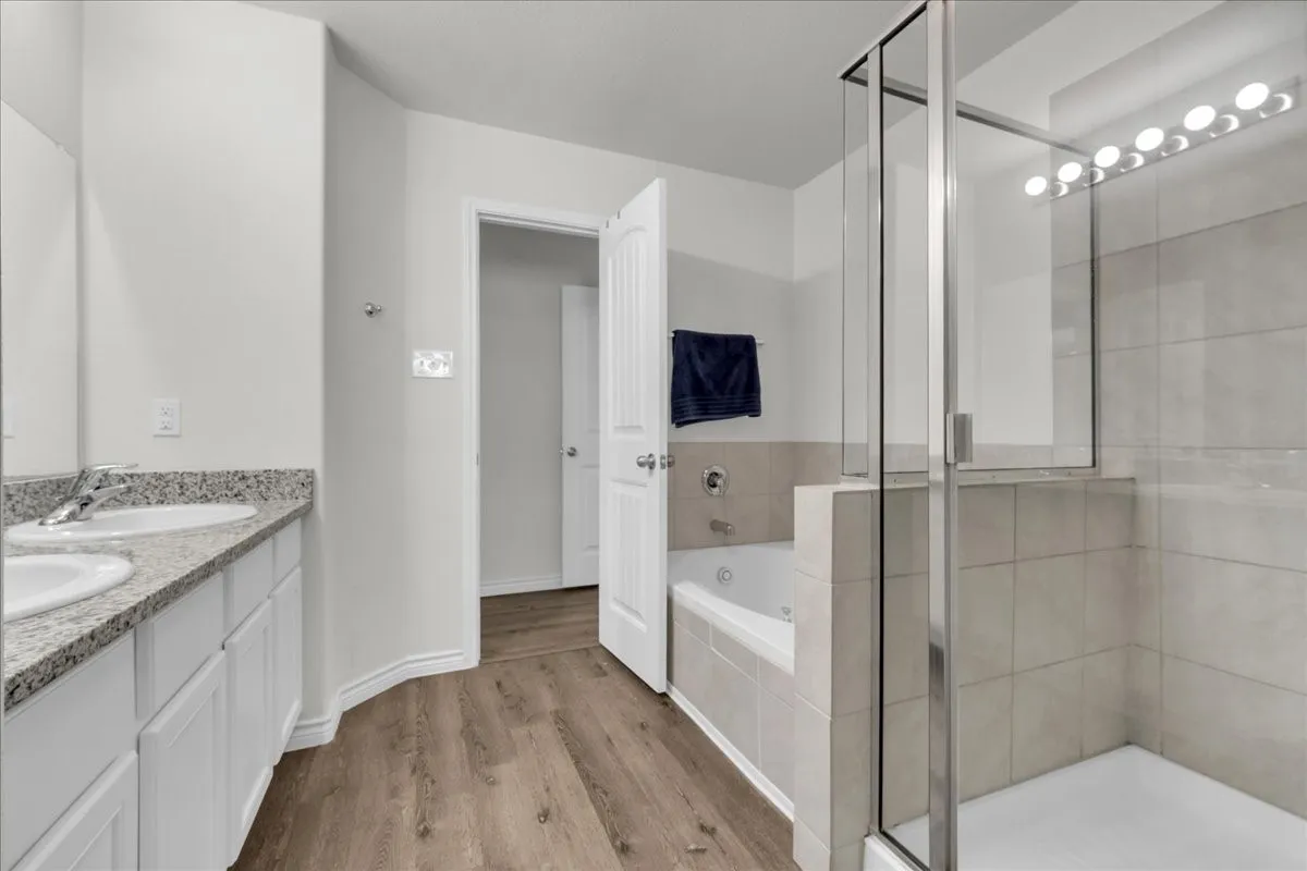 Single Family Residence For Sale in Tarrant County , 5645 Willamette Drive, Fort Worth, Texas 76119, 3 Bedroom, 3 Bathroom, 2 Garage spaces, 2,027 Sqft, built in 2022, mls#21343316, Real Estate Agent in Fort Worth, Homes For Sale in Tarrant county, Homes For Sale in Fort Worth, Realtor in Fort Worth Texas, Real Estate Brokerage Independent Realty Texas, Luminita Cordes Realtor
