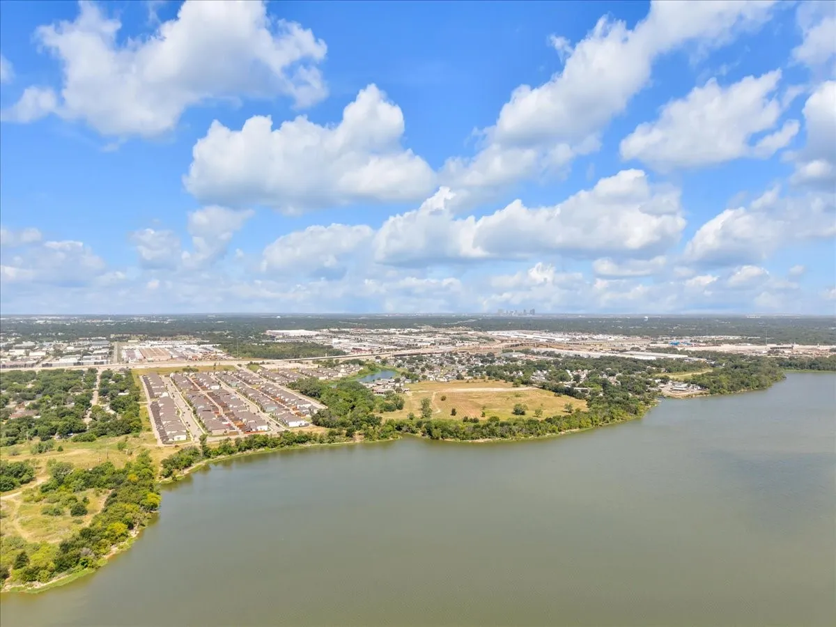 Single Family Residence For Sale in Tarrant County , 5645 Willamette Drive, Fort Worth, Texas 76119, 3 Bedroom, 3 Bathroom, 2 Garage spaces, 2,027 Sqft, built in 2022, mls#21343316, Real Estate Agent in Fort Worth, Homes For Sale in Tarrant county, Homes For Sale in Fort Worth, Realtor in Fort Worth Texas, Real Estate Brokerage Independent Realty Texas, Luminita Cordes Realtor