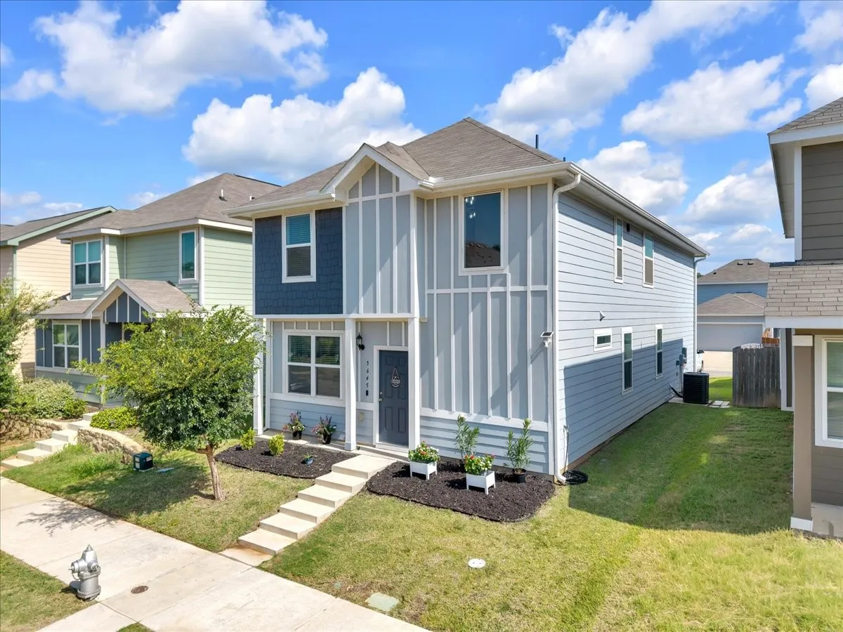 Single Family Residence For Sale in Tarrant County , 5645 Willamette Drive, Fort Worth, Texas 76119, 3 Bedroom, 3 Bathroom, 2 Garage spaces, 2,027 Sqft, built in 2022, mls#21343316, Real Estate Agent in Fort Worth, Homes For Sale in Tarrant county, Homes For Sale in Fort Worth, Realtor in Fort Worth Texas, Real Estate Brokerage Independent Realty Texas, Luminita Cordes Realtor