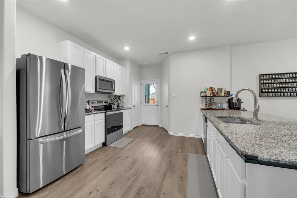 Single Family Residence For Sale in Tarrant County , 5645 Willamette Drive, Fort Worth, Texas 76119, 3 Bedroom, 3 Bathroom, 2 Garage spaces, 2,027 Sqft, built in 2022, mls#21343316, Real Estate Agent in Fort Worth, Homes For Sale in Tarrant county, Homes For Sale in Fort Worth, Realtor in Fort Worth Texas, Real Estate Brokerage Independent Realty Texas, Luminita Cordes Realtor