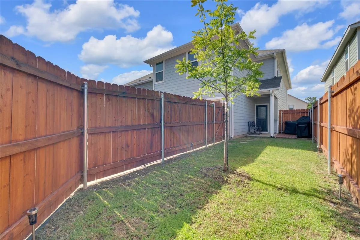 Single Family Residence For Sale in Tarrant County , 5645 Willamette Drive, Fort Worth, Texas 76119, 3 Bedroom, 3 Bathroom, 2 Garage spaces, 2,027 Sqft, built in 2022, mls#21343316, Real Estate Agent in Fort Worth, Homes For Sale in Tarrant county, Homes For Sale in Fort Worth, Realtor in Fort Worth Texas, Real Estate Brokerage Independent Realty Texas, Luminita Cordes Realtor
