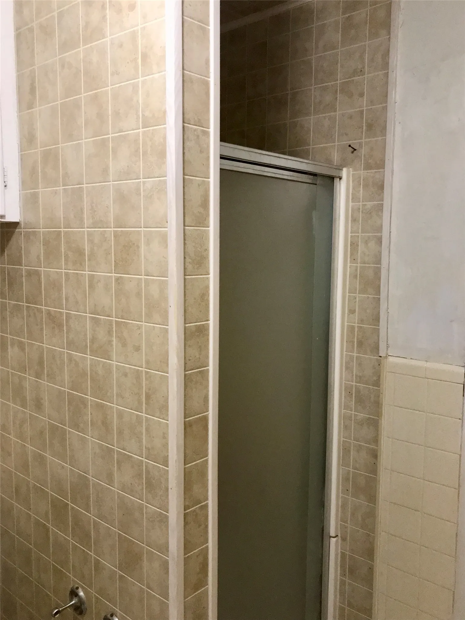 Single Family Residence For Sale in Hopkins County , 1001 College Street, Sulphur Springs, Texas 75482, 2 Bedroom, 2 Bathroom, 2 Garage spaces, 1,652 Sqft, built in 1962, mls#21343305, Real Estate Agent in Sulphur Springs, Homes For Sale in Hopkins county, Homes For Sale in Sulphur Springs, Realtor in Sulphur Springs Texas, Real Estate Brokerage Independent Realty Texas, Luminita Cordes Realtor