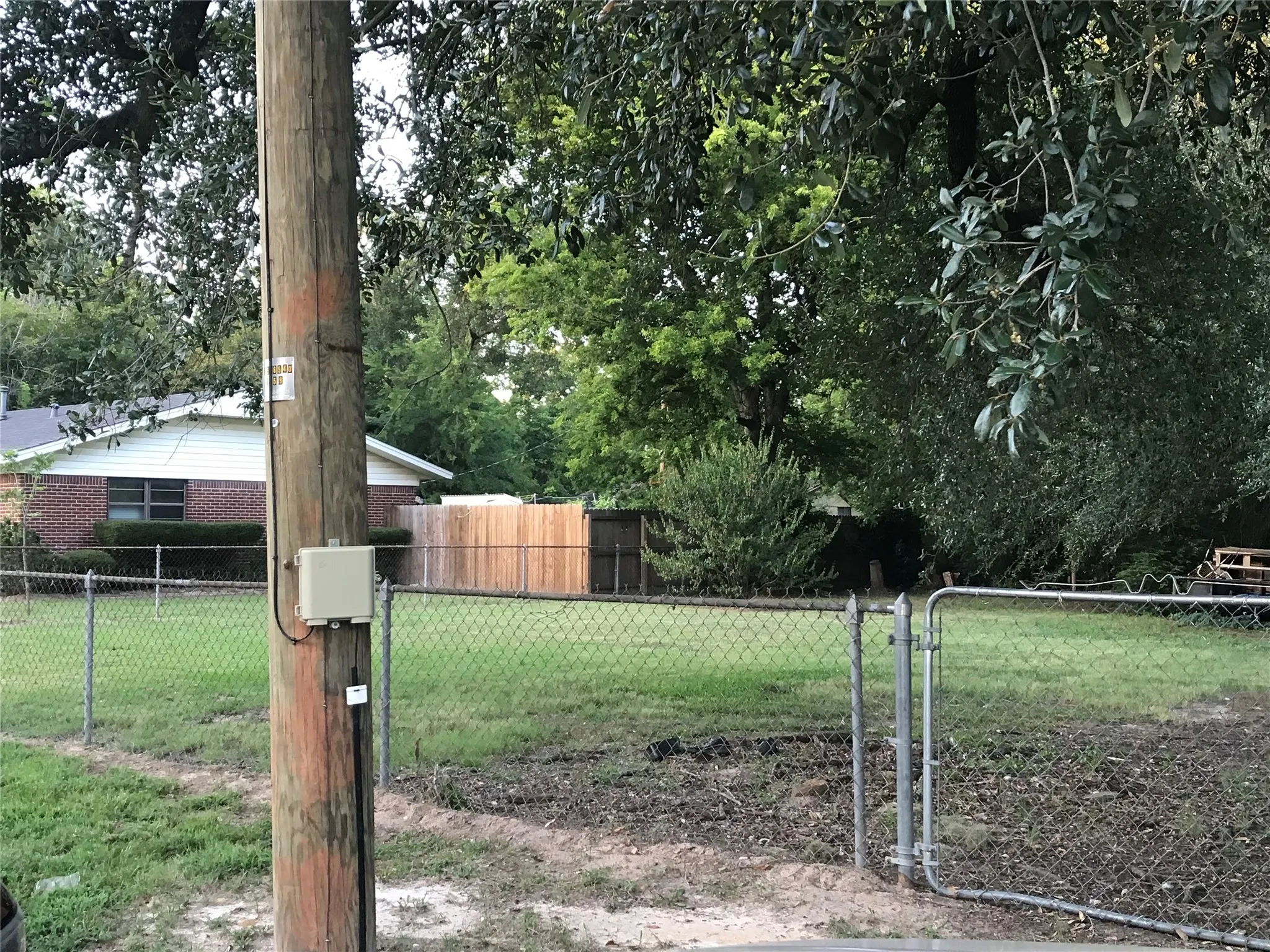 Single Family Residence For Sale in Hopkins County , 1001 College Street, Sulphur Springs, Texas 75482, 2 Bedroom, 2 Bathroom, 2 Garage spaces, 1,652 Sqft, built in 1962, mls#21343305, Real Estate Agent in Sulphur Springs, Homes For Sale in Hopkins county, Homes For Sale in Sulphur Springs, Realtor in Sulphur Springs Texas, Real Estate Brokerage Independent Realty Texas, Luminita Cordes Realtor