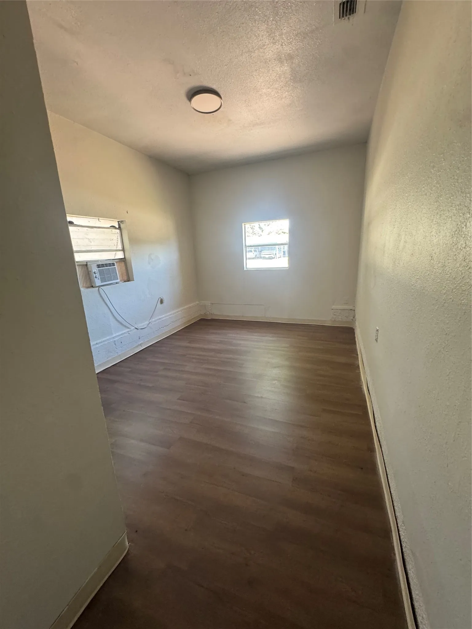 Single Family Residence For Sale in Taylor County , 802 Westmoreland Street, Abilene, Texas 79603, 3 Bedroom, 1 Bathroom, Garage spaces, 1,250 Sqft, built in 1955, mls#21340163, Real Estate Agent in Abilene, Homes For Sale in Taylor county, Homes For Sale in Abilene, Realtor in Abilene Texas, Real Estate Brokerage Independent Realty Texas, Luminita Cordes Realtor