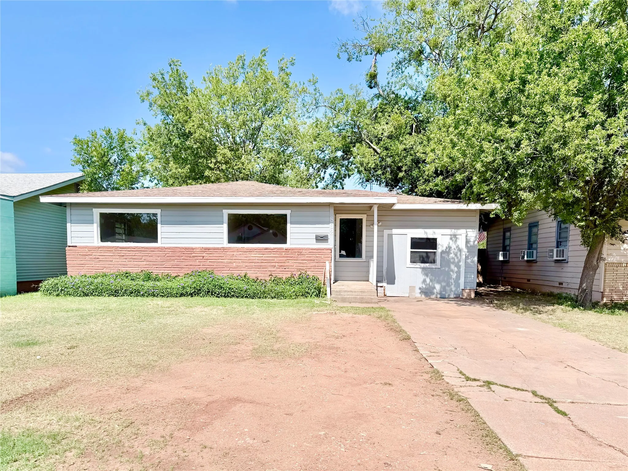 Single Family Residence For Sale in Taylor County , 802 Westmoreland Street, Abilene, Texas 79603, 3 Bedroom, 1 Bathroom, Garage spaces, 1,250 Sqft, built in 1955, mls#21340163, Real Estate Agent in Abilene, Homes For Sale in Taylor county, Homes For Sale in Abilene, Realtor in Abilene Texas, Real Estate Brokerage Independent Realty Texas, Luminita Cordes Realtor
