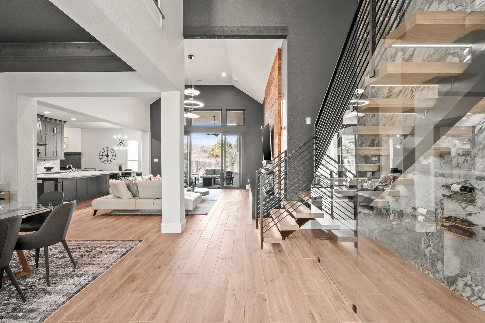 Gorgeous Entryway Showcasing The Modern Elegance.