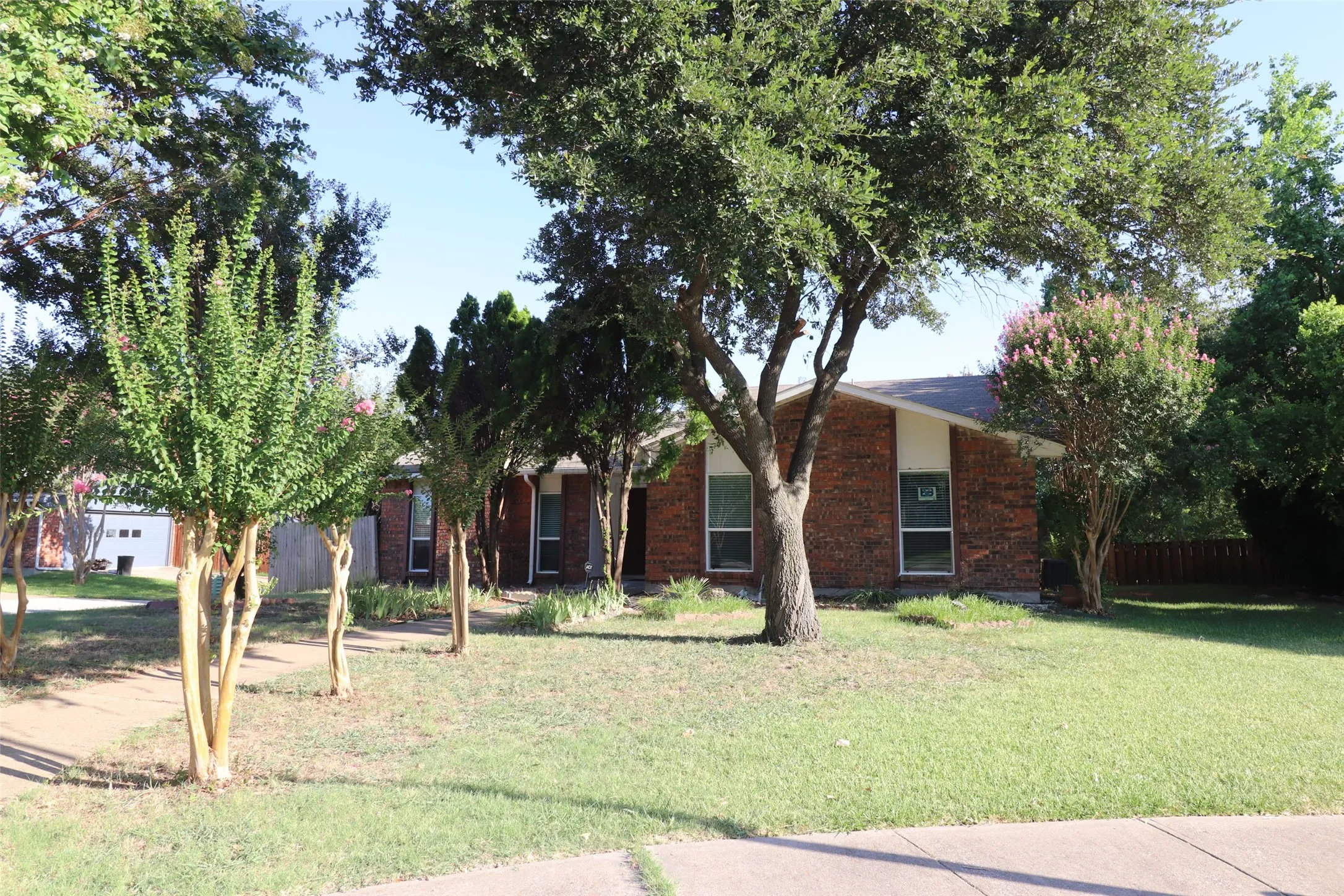 Single Family Residence For Rent in Dallas County , 1504 Fair Oaks Drive, Richardson, Texas 75081, 4 Bedroom, 2 Bathroom, 2 Garage spaces, 1,898 Sqft, built in 1980, mls#21342977, Real Estate Agent in Richardson, Homes For Rent in Dallas county, Homes For Rent in Richardson, Realtor in Richardson Texas, Real Estate Brokerage Independent Realty Texas, Luminita Cordes Realtor