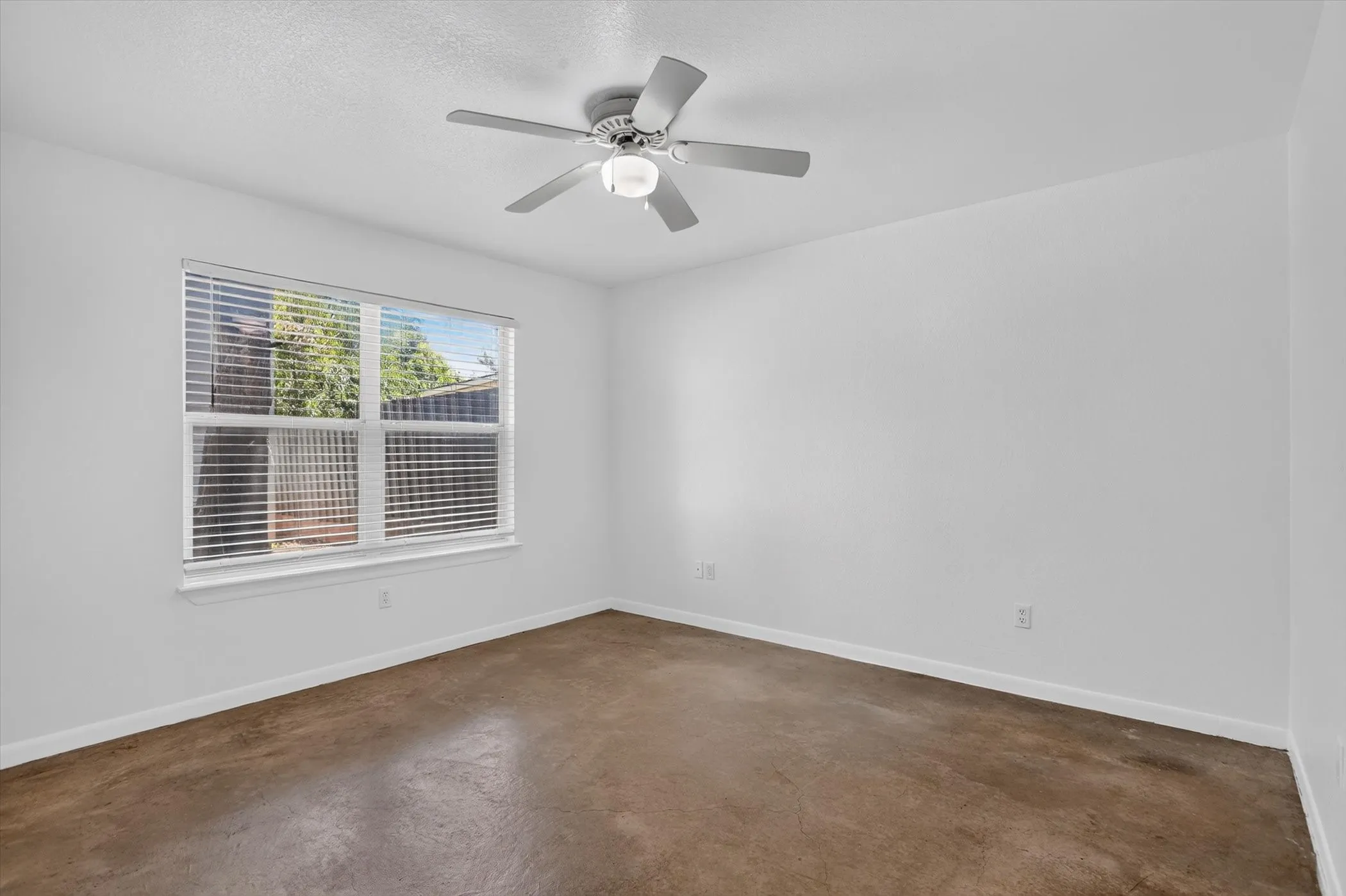 Single Family Residence For Sale in Tarrant County , 3721 El Campo Avenue, Fort Worth, Texas 76107, 3 Bedrooms, 3 Bathrooms, 3 Garage spaces, 1,700 Sqft, built in 2001, Price $599,000, mls#21331224, Real Estate Agent in Fort Worth, Homes For Sale in Tarrant county, Homes For Sale in Fort Worth, Realtor in Fort Worth Texas, Real Estate Brokerage Independent Realty Texas, Luminita Cordes Realtor