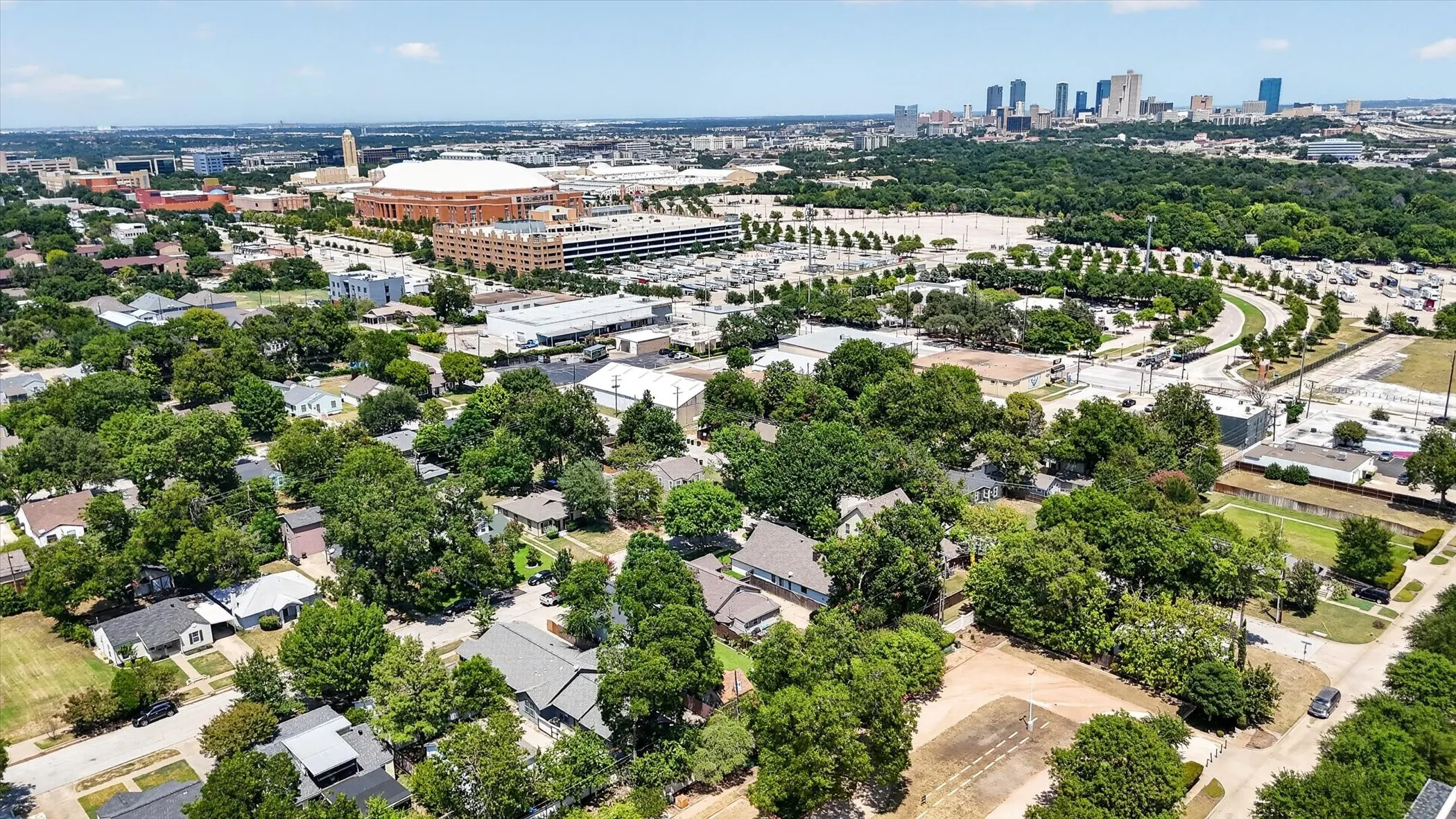 Single Family Residence For Sale in Tarrant County , 3721 El Campo Avenue, Fort Worth, Texas 76107, 3 Bedrooms, 3 Bathrooms, 3 Garage spaces, 1,700 Sqft, built in 2001, Price $599,000, mls#21331224, Real Estate Agent in Fort Worth, Homes For Sale in Tarrant county, Homes For Sale in Fort Worth, Realtor in Fort Worth Texas, Real Estate Brokerage Independent Realty Texas, Luminita Cordes Realtor
