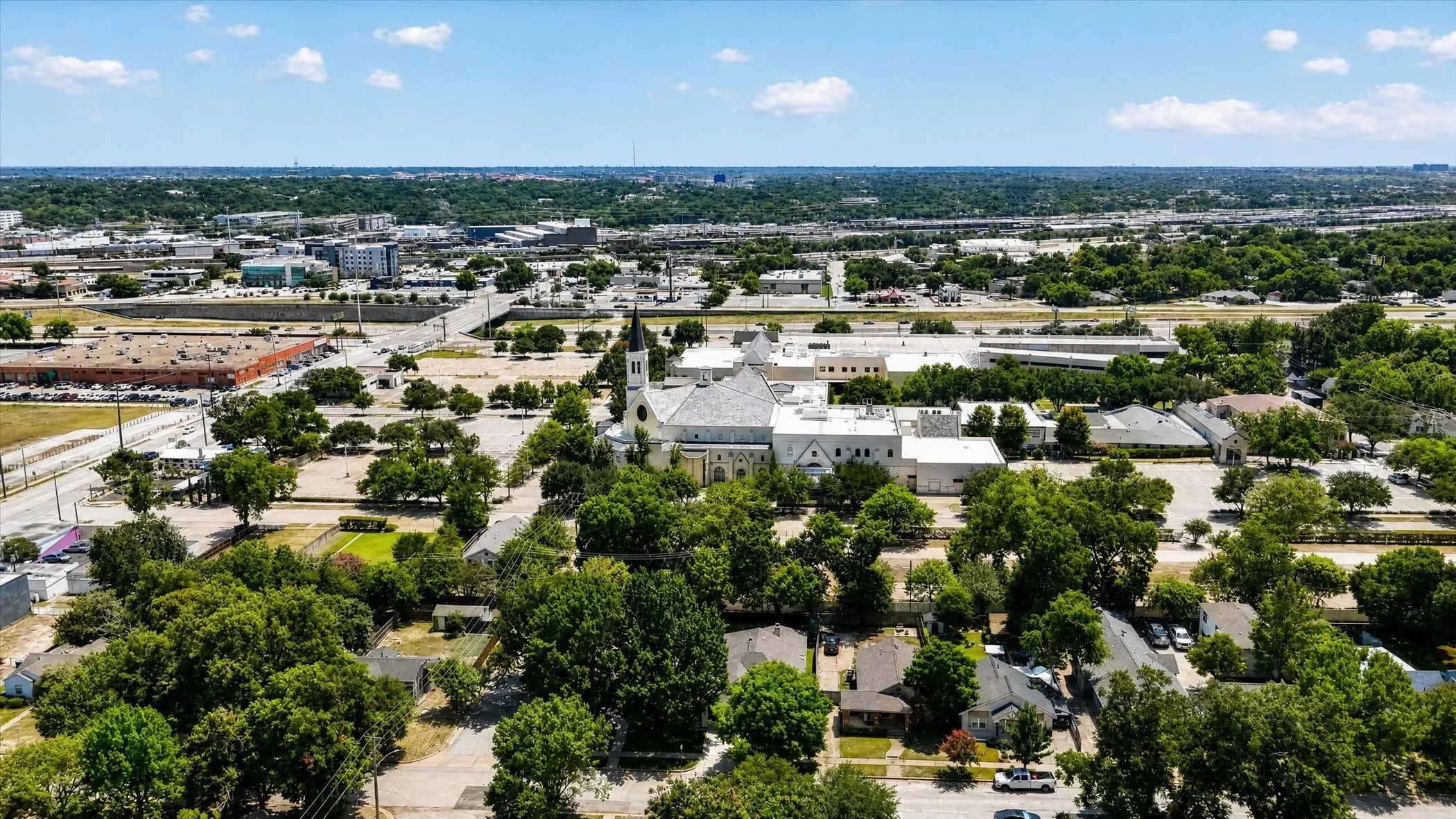 Single Family Residence For Sale in Tarrant County , 3721 El Campo Avenue, Fort Worth, Texas 76107, 3 Bedrooms, 3 Bathrooms, 3 Garage spaces, 1,700 Sqft, built in 2001, Price $599,000, mls#21331224, Real Estate Agent in Fort Worth, Homes For Sale in Tarrant county, Homes For Sale in Fort Worth, Realtor in Fort Worth Texas, Real Estate Brokerage Independent Realty Texas, Luminita Cordes Realtor