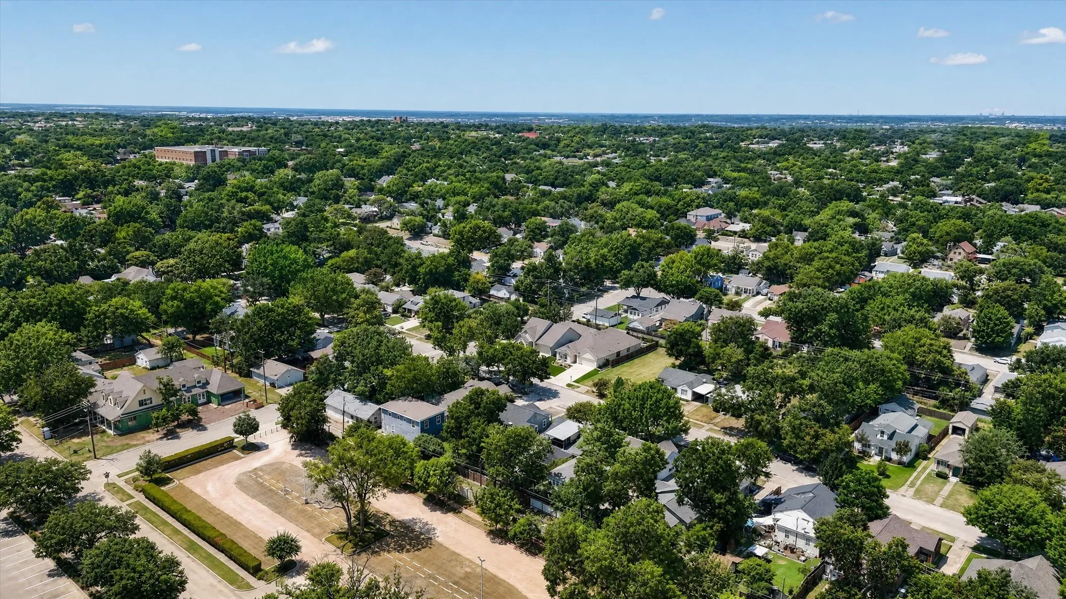 Single Family Residence For Sale in Tarrant County , 3721 El Campo Avenue, Fort Worth, Texas 76107, 3 Bedrooms, 3 Bathrooms, 3 Garage spaces, 1,700 Sqft, built in 2001, Price $599,000, mls#21331224, Real Estate Agent in Fort Worth, Homes For Sale in Tarrant county, Homes For Sale in Fort Worth, Realtor in Fort Worth Texas, Real Estate Brokerage Independent Realty Texas, Luminita Cordes Realtor